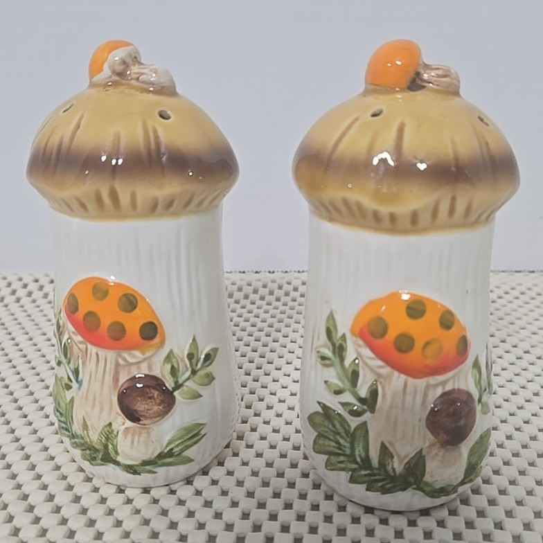 Vintage~1970s~Merry Mushroom~Salt and Pepper/Spice Shakers~Set of 2~Sears