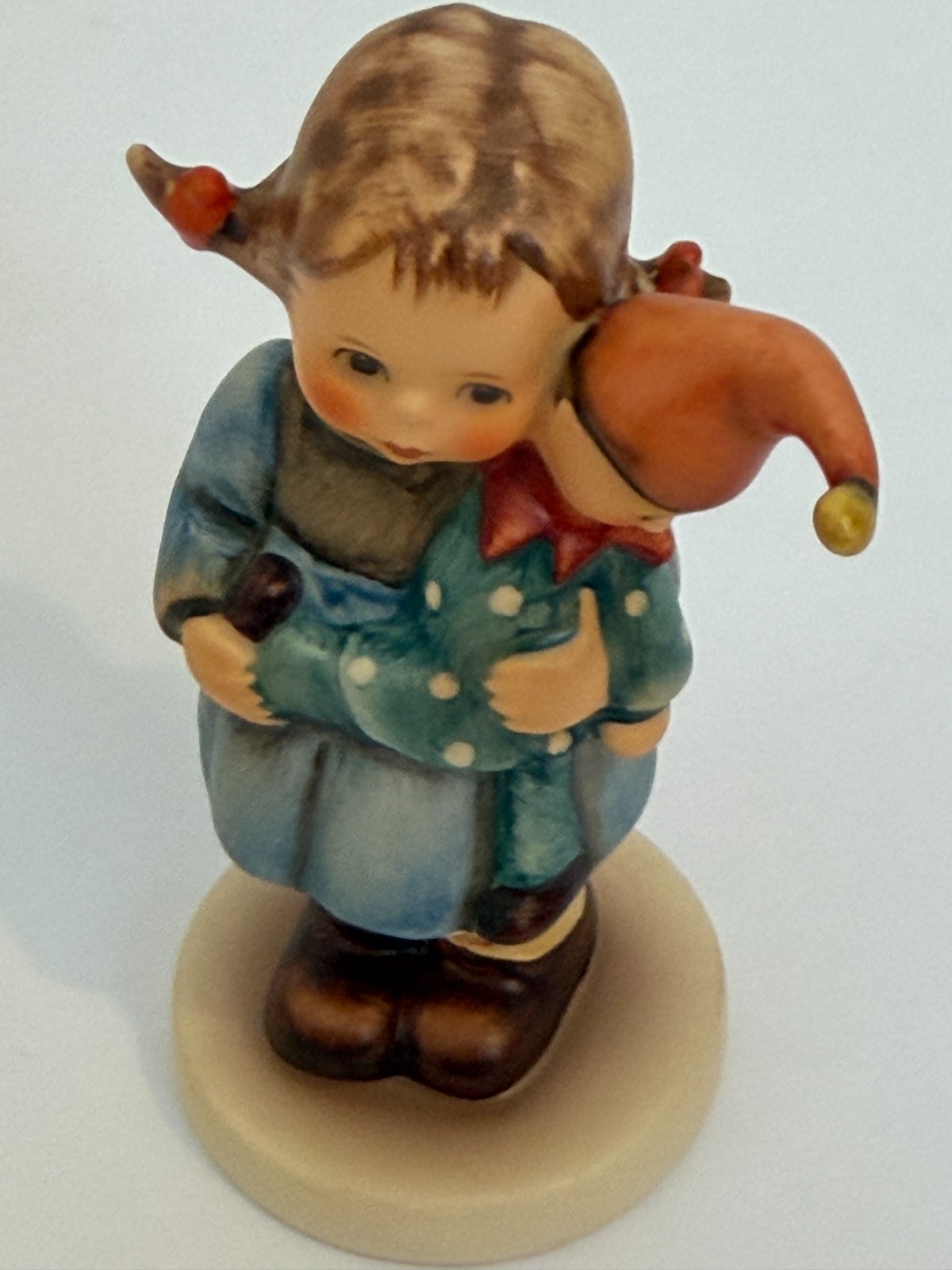 Goebel Hummel Christmas Surprise Figurine 536 3/0 Exclusive Edition 1988