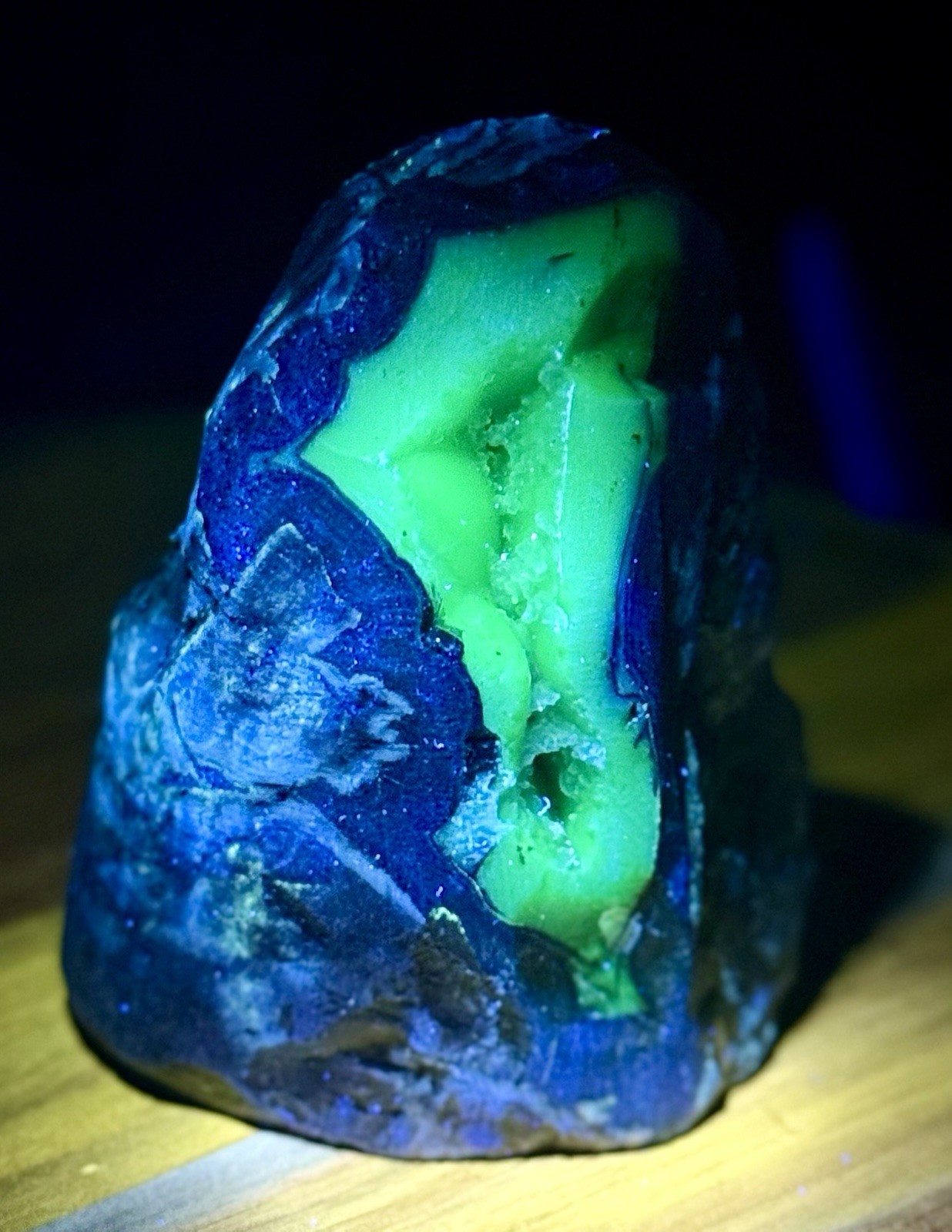 Natural Volcano Agate Freeform (UV reactive)553g/4.5” X 3.2”