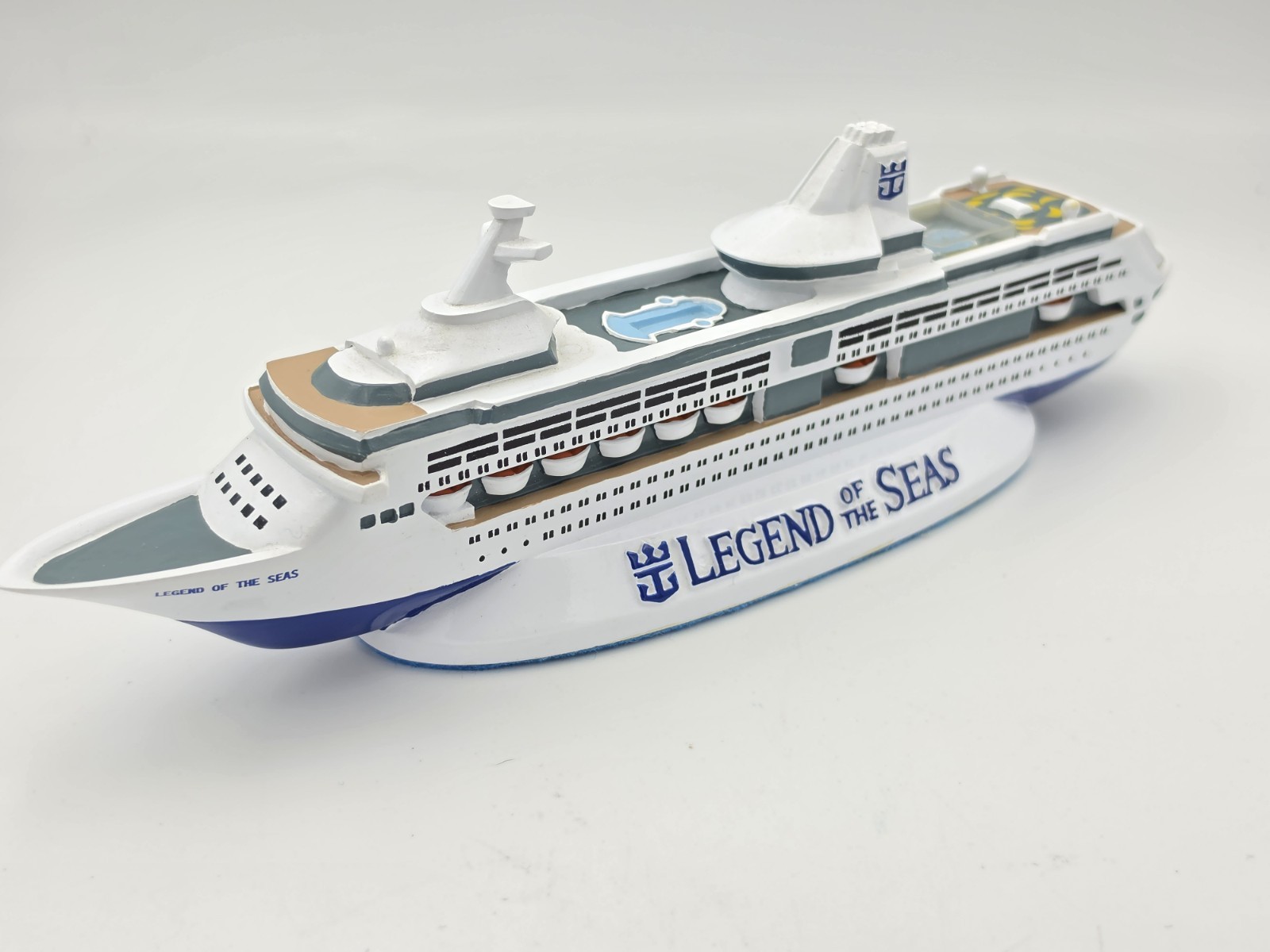 Vintage Royal Caribbean Legend of the Seas 9.5\