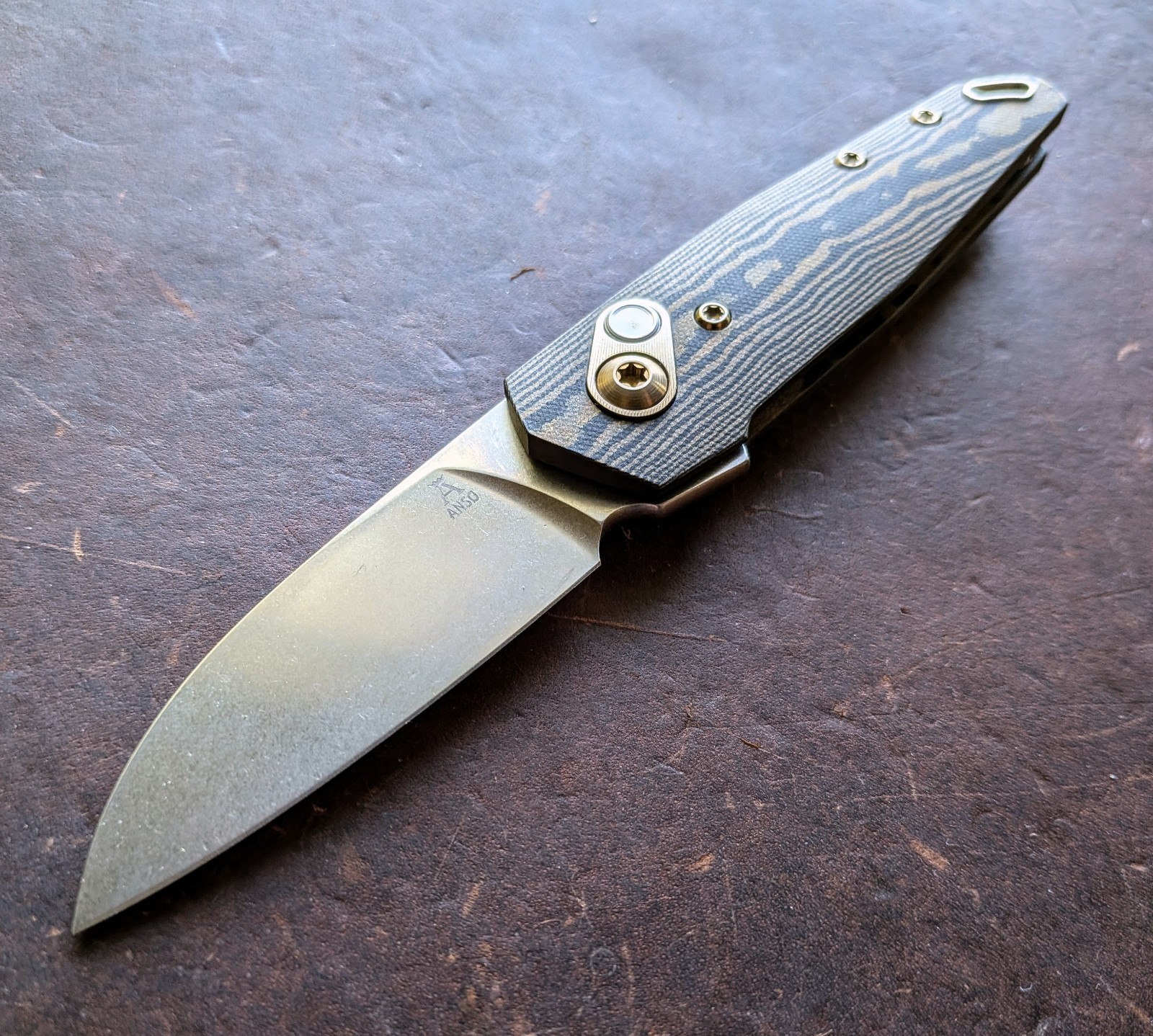 ANSO AROS (ORIGINAL VERSION) BLACK/BROWN RICHLITE SCALES, AMBER ACCENTS #846