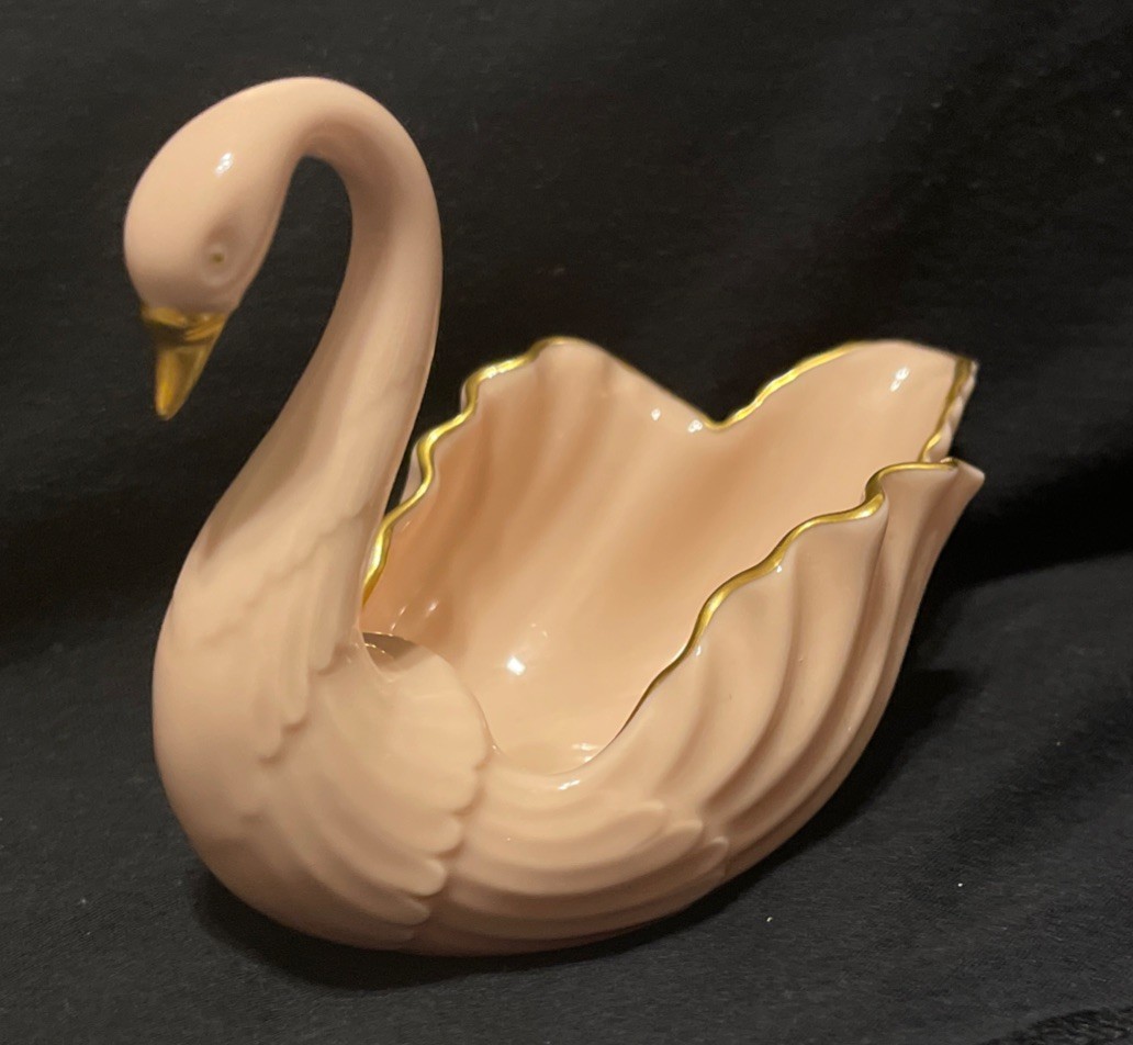 LENOX MILLENIUM PORCELAIN W/GOLD TRIM SWAN - PINK   JUST REDUCED