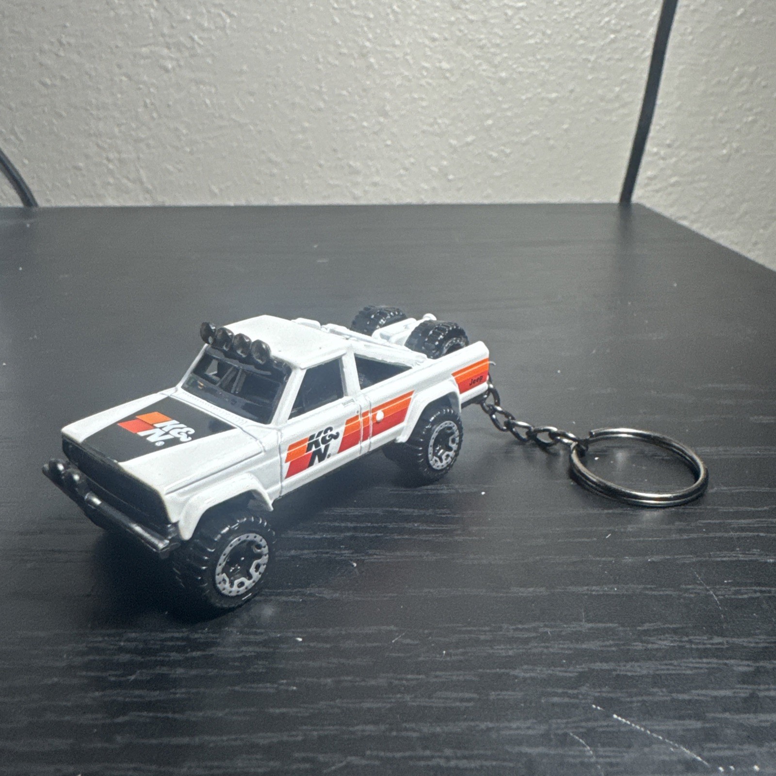 1973 Jeep J10 White K&N Truck Keychain 1:64 Diecast Hot Wheels Matchbox Gift