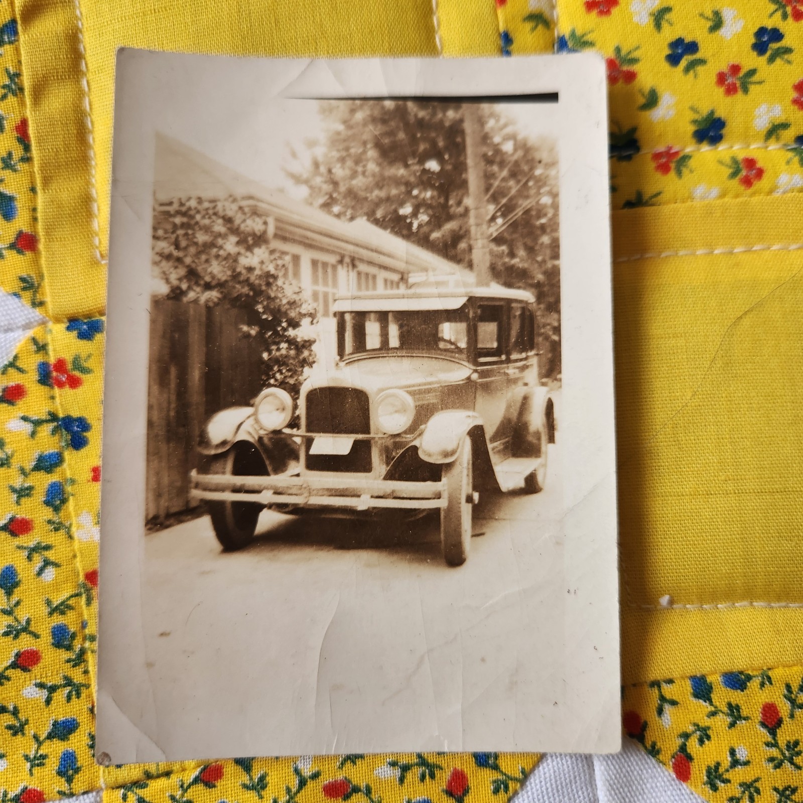 VTG B&W Snapshot Photo 1920s Antique Car Neighborhood