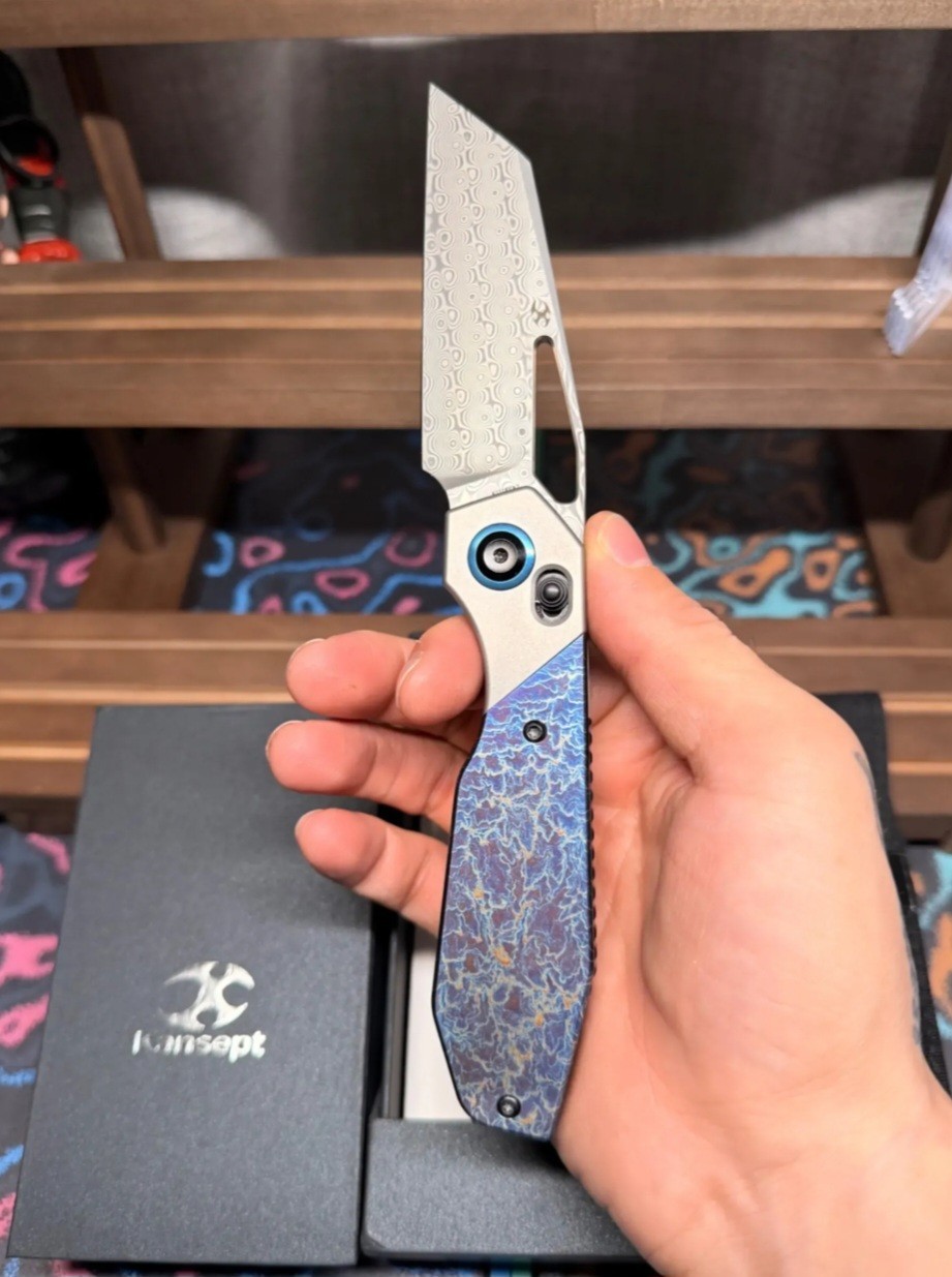 Kansept QTRO. Titanium And  lightning Ano on handle scales
