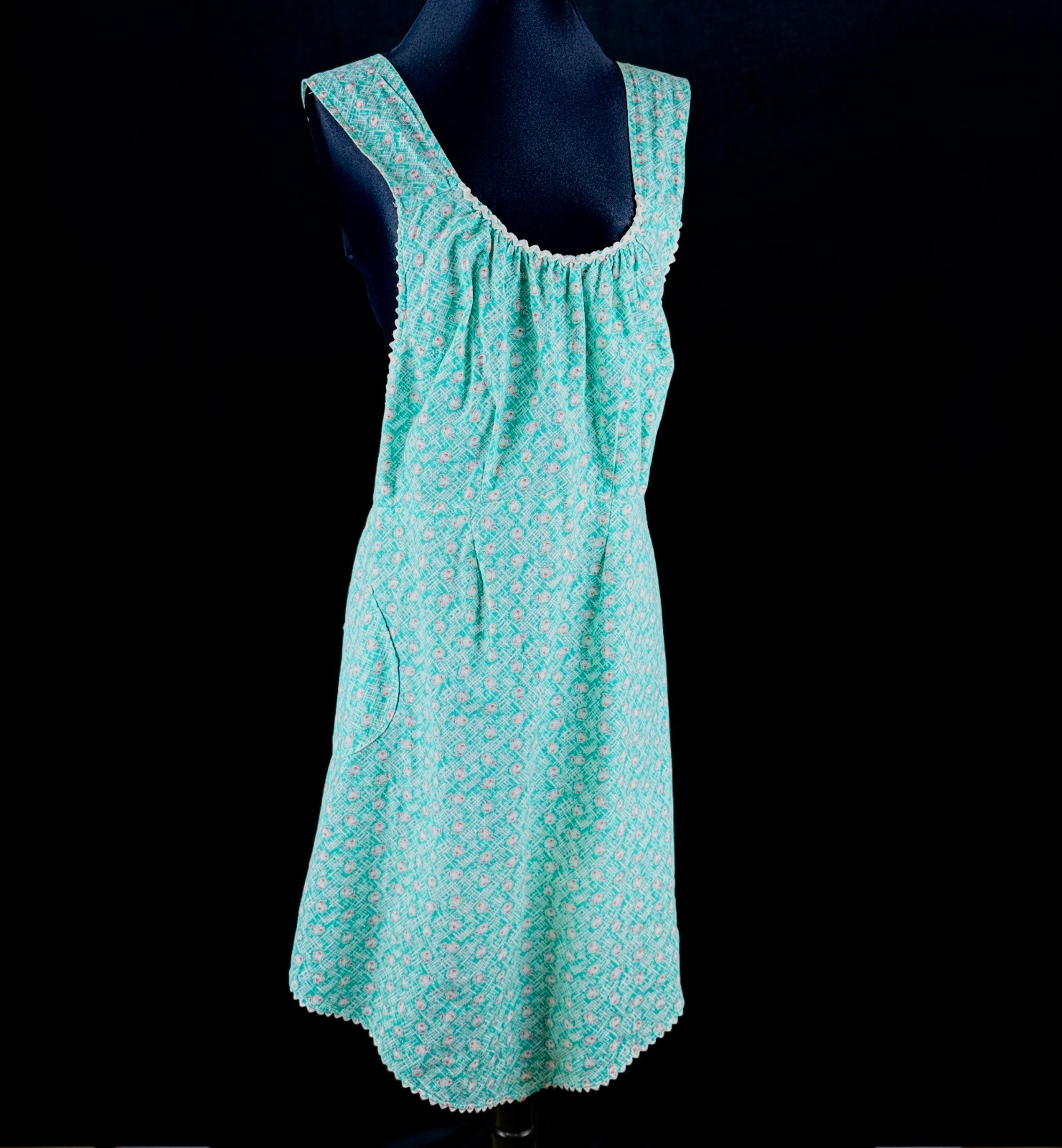Vintage 1940-50s Kitchen Pinafore Apron Rick Rack with Cotton Balls on Green