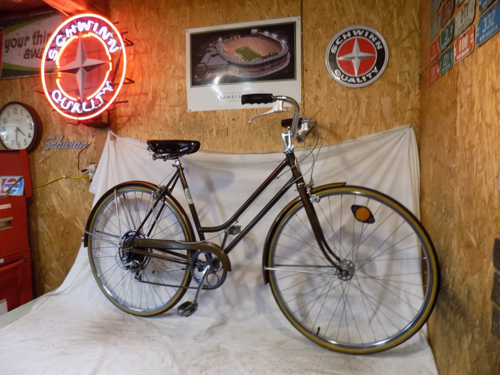 1972 SCHWINN SUBURBAN LADIES 5-SPEED ROAD CRUISER BIKE VINTAGE COLLEGIATE BREEZE