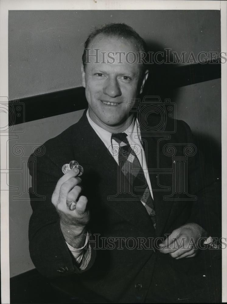 1939 Press Photo Gary Gray @ Kansas City Police Station for Giving Away Quarters
