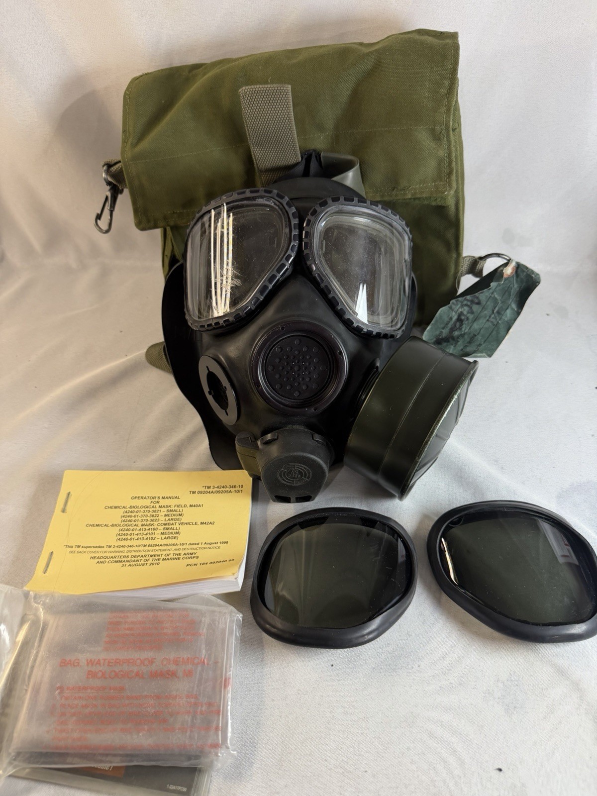 US M40 Chemical-Biological Gas Mask w/ Carrier Bag & Extra Lenses Adult