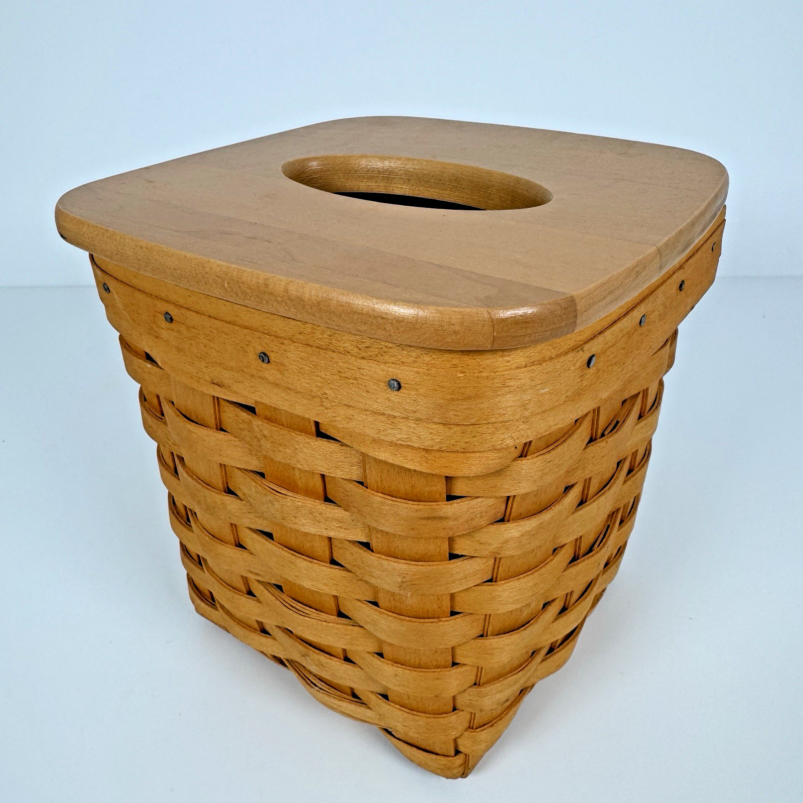 EUC Longaberger Woodcrafts 2001 Tissue Kleenex Basket w/Lid  & Protective Insert