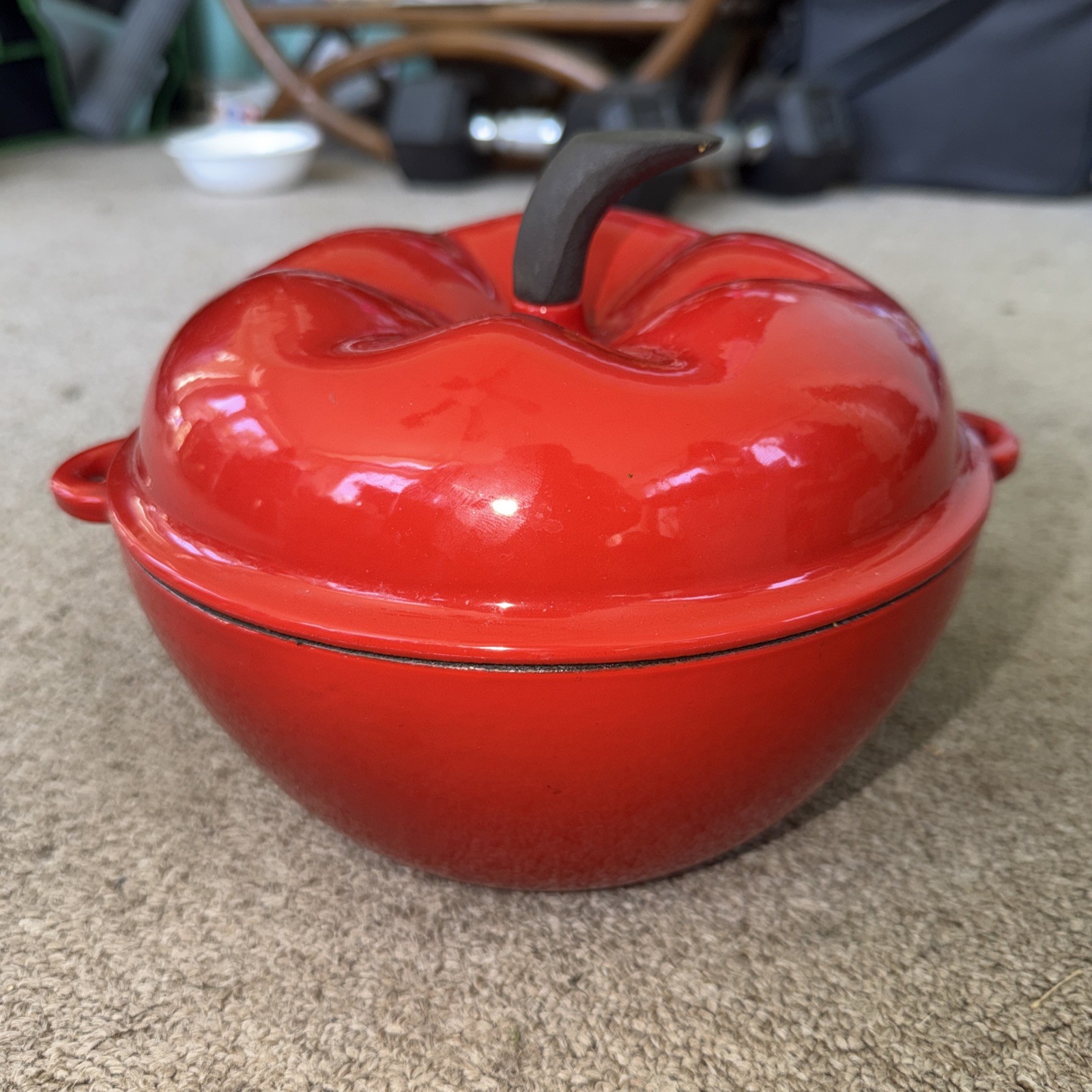 Vintage Color Cast Iron Dutch Oven Red Apple/ Tomato Casserole Pot 8\