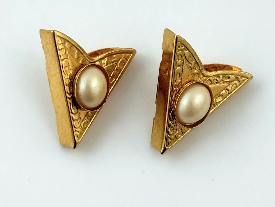 Vtg Collar Clips Tips Gold Tone Steampunk Triangle Faux Pearl Gold Tone Ornate