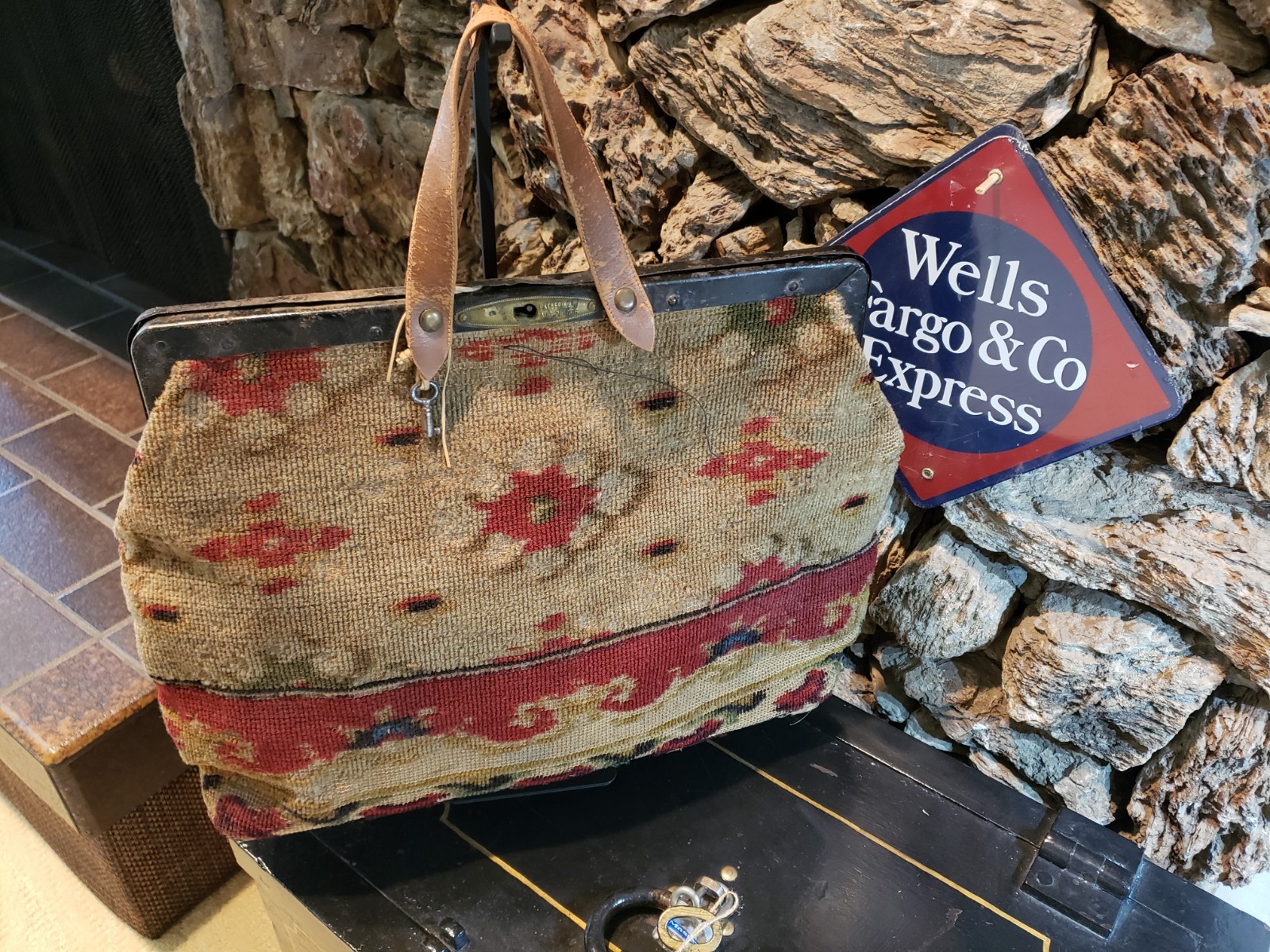 True Antique c 1860s CARPET BAG Civil War Era Travel Doctors Handbag Tote Museum