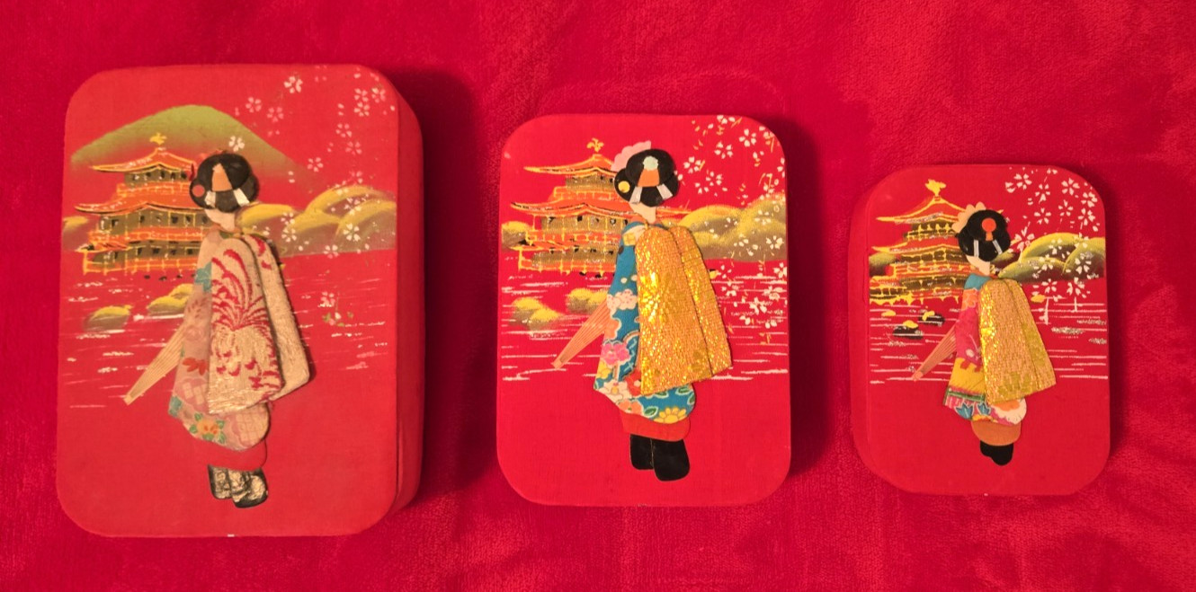 3 VTG Japanese 60s Red Cardboard Fabric Decoupage Geisha Chirimen Nesting Boxes