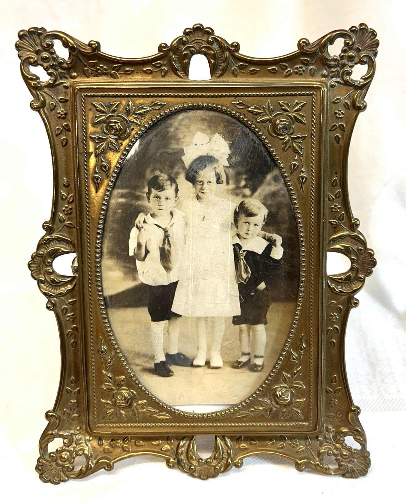 VICTORIAN  Ornate BRASS Embossed ROSES Easel Style PICTURE FRAME   WONDERFUL