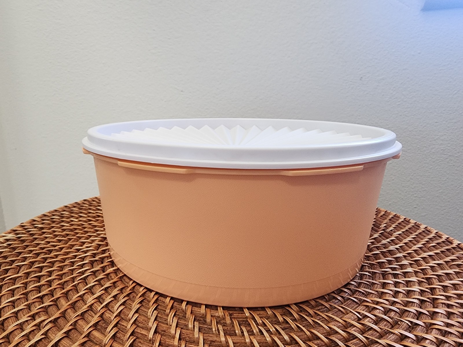Tupperware Servalier Stacking Canister Juicy Peach 7.5 Cups/1.8 L NEW no box