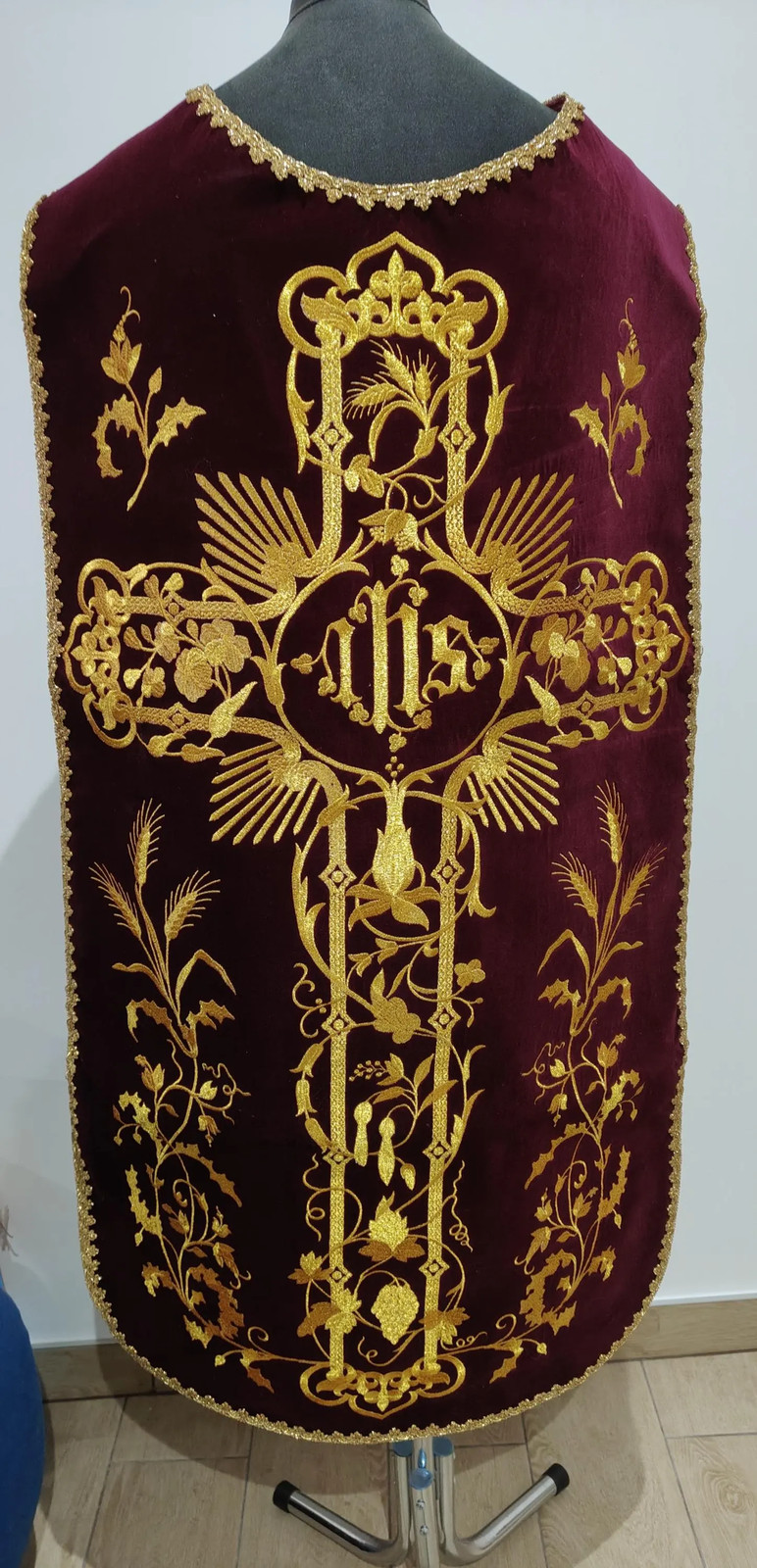 Roman chasuble velvet - Eucharistic symbol
