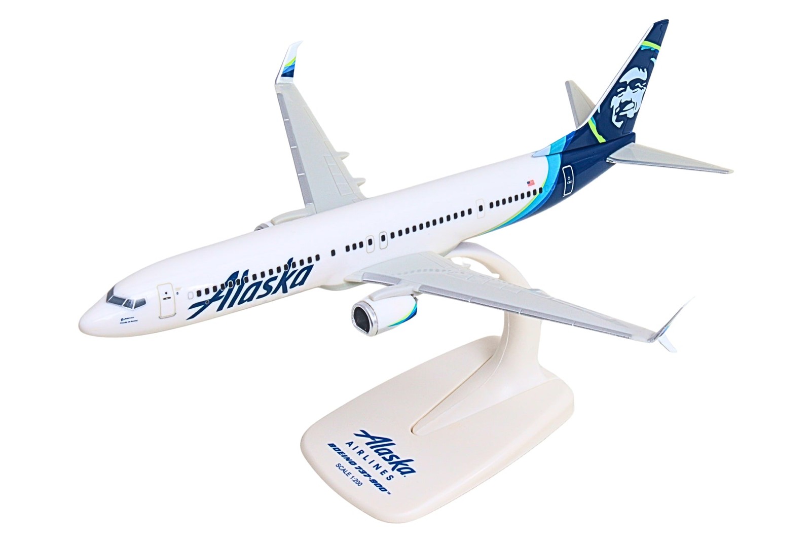 Skymarks SKF006 Alaska Airlines Boeing 737-900 Desk Display Model 1/200 Airplane