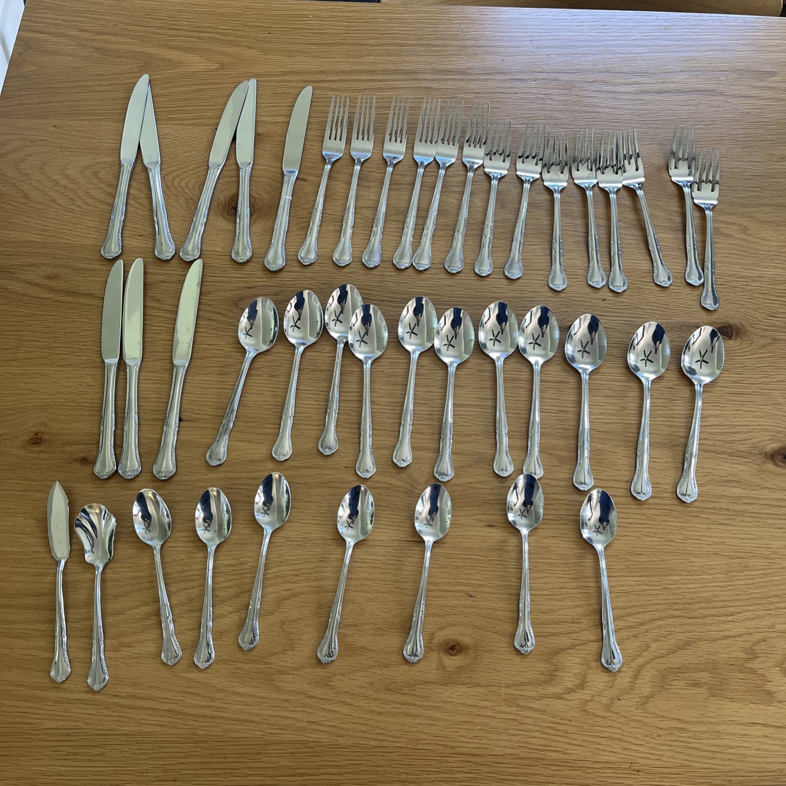 Pfaltzgraff PRESLEY 18/0 Stainless Flatware Silverware Set of 42 Pieces