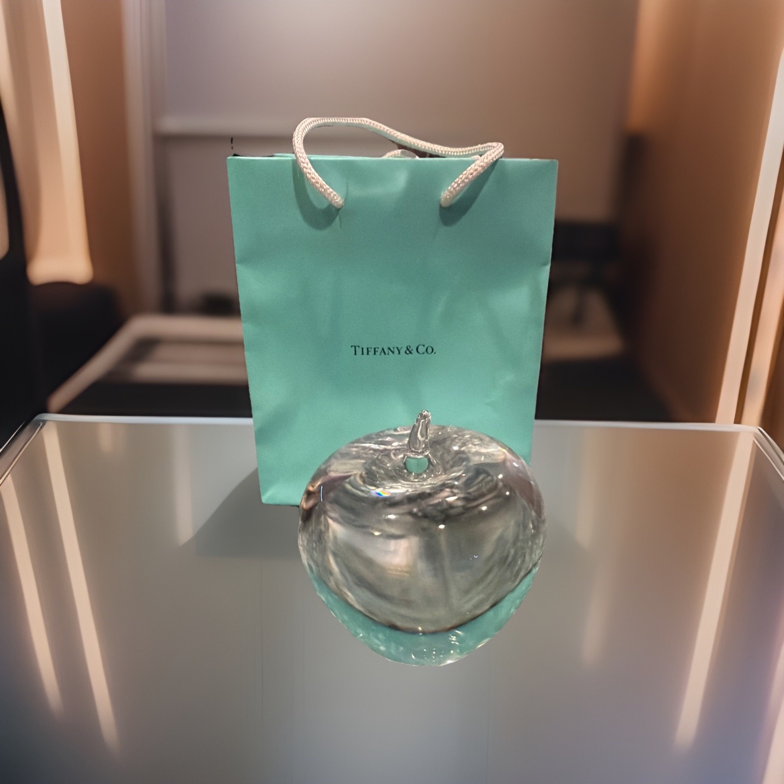 Tiffany & Co Brilliant Crystal Apple Signed Paper Weight Beautiful Vintage Read