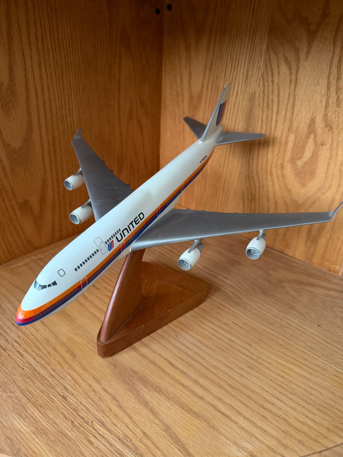 Vintage United Airlines Boeing 747-400 Model Airplane Stand “Saul Bass” 11”