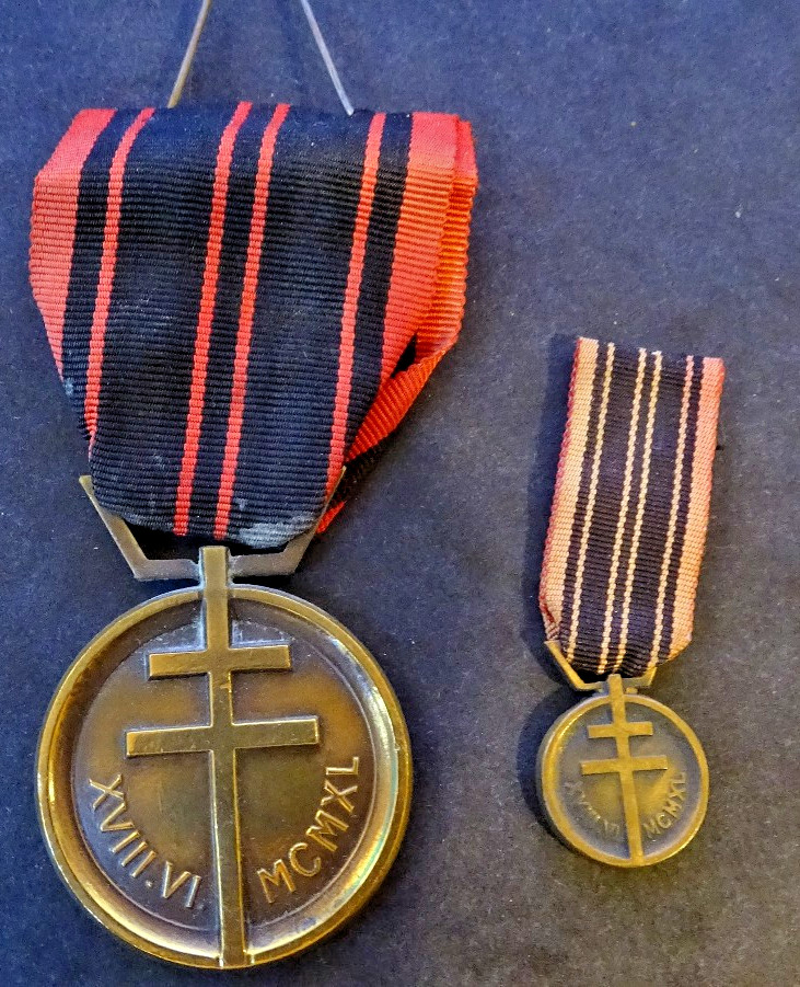 France. Resistance Medal 1939 1945 PATRIA NON IMMEMOR + Miniature. Bronze