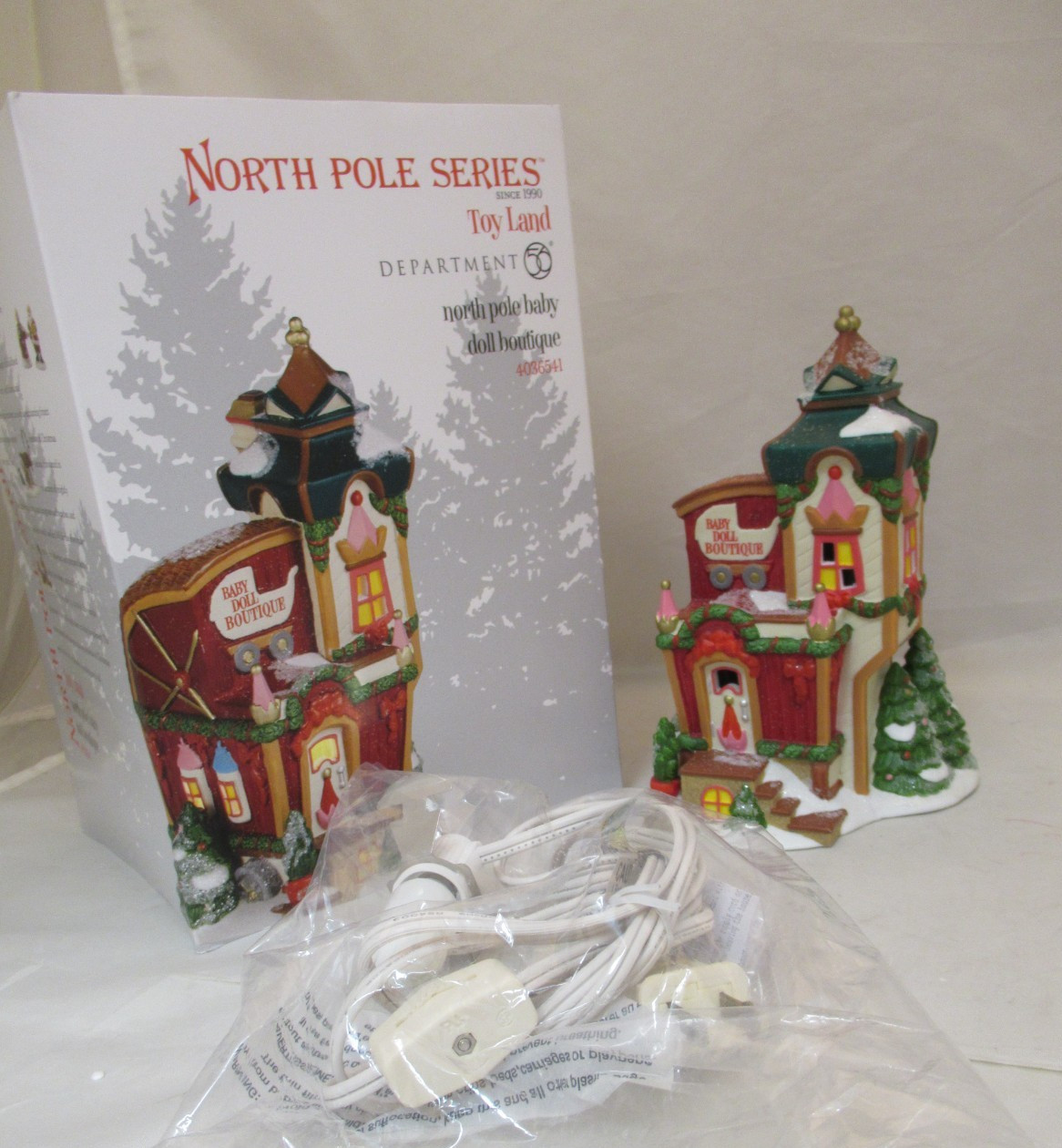 2014 Dept 56 Toy Land NORTH POLE BABY DOLL BOUTIQUE #40365413 NEW w/Box & Cord 