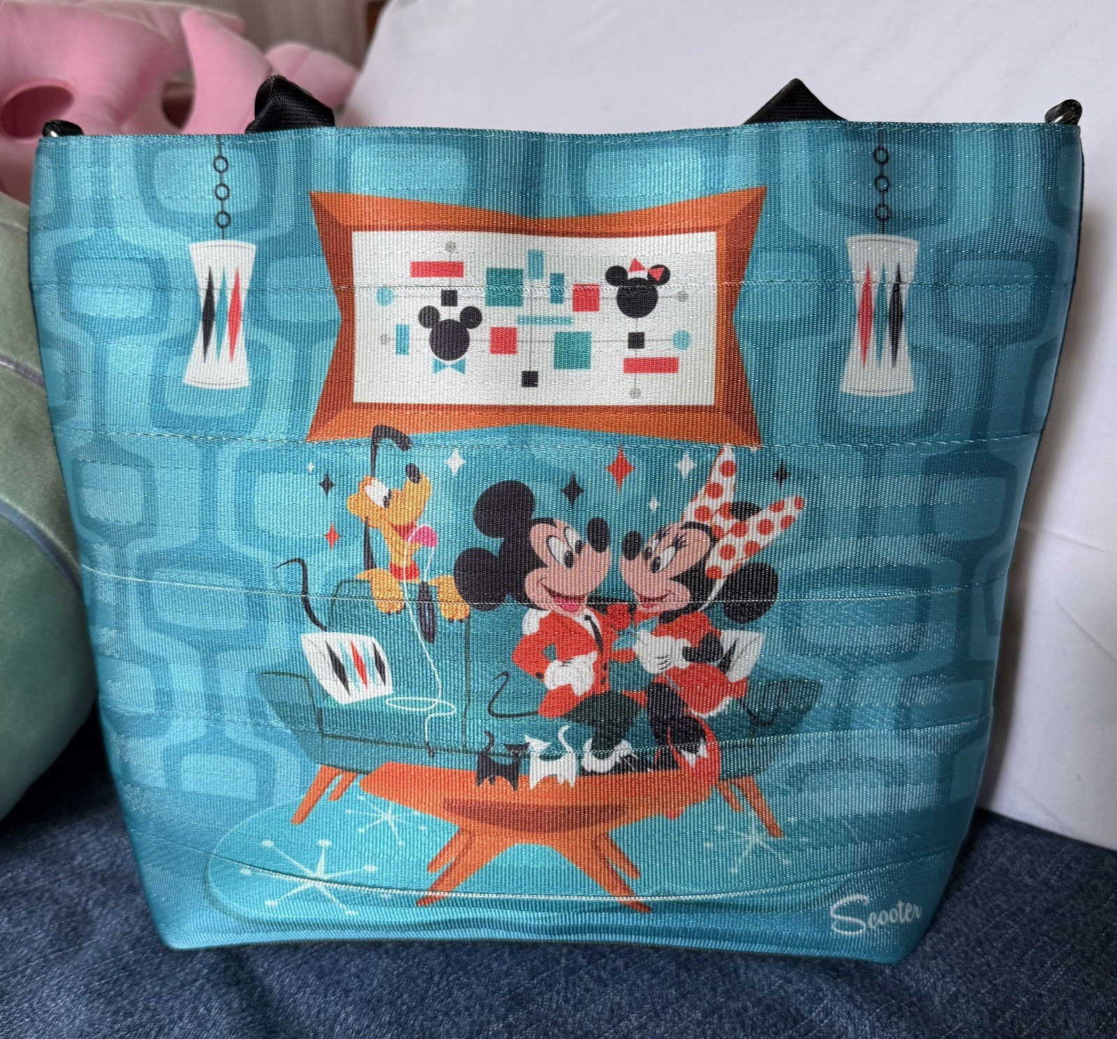 New Harveys Seatbelt Scooter Mickey Minnie Pluto Tote Bag Purse Disney Parks NWT