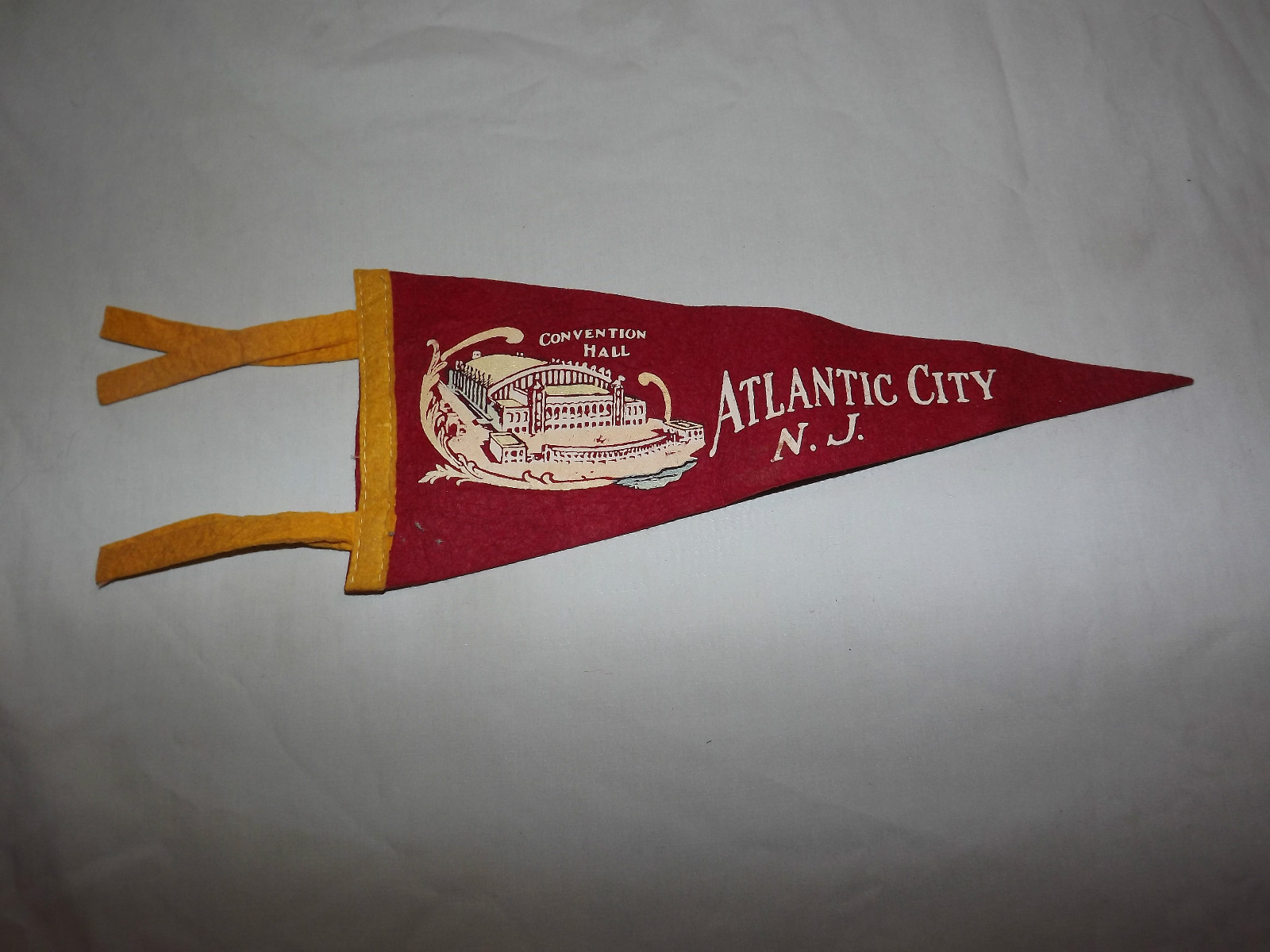 VINTAGE 1960S ATLANTIC CITY NJ CONVENTION HALL SOUVENIR  FELT PENNANT