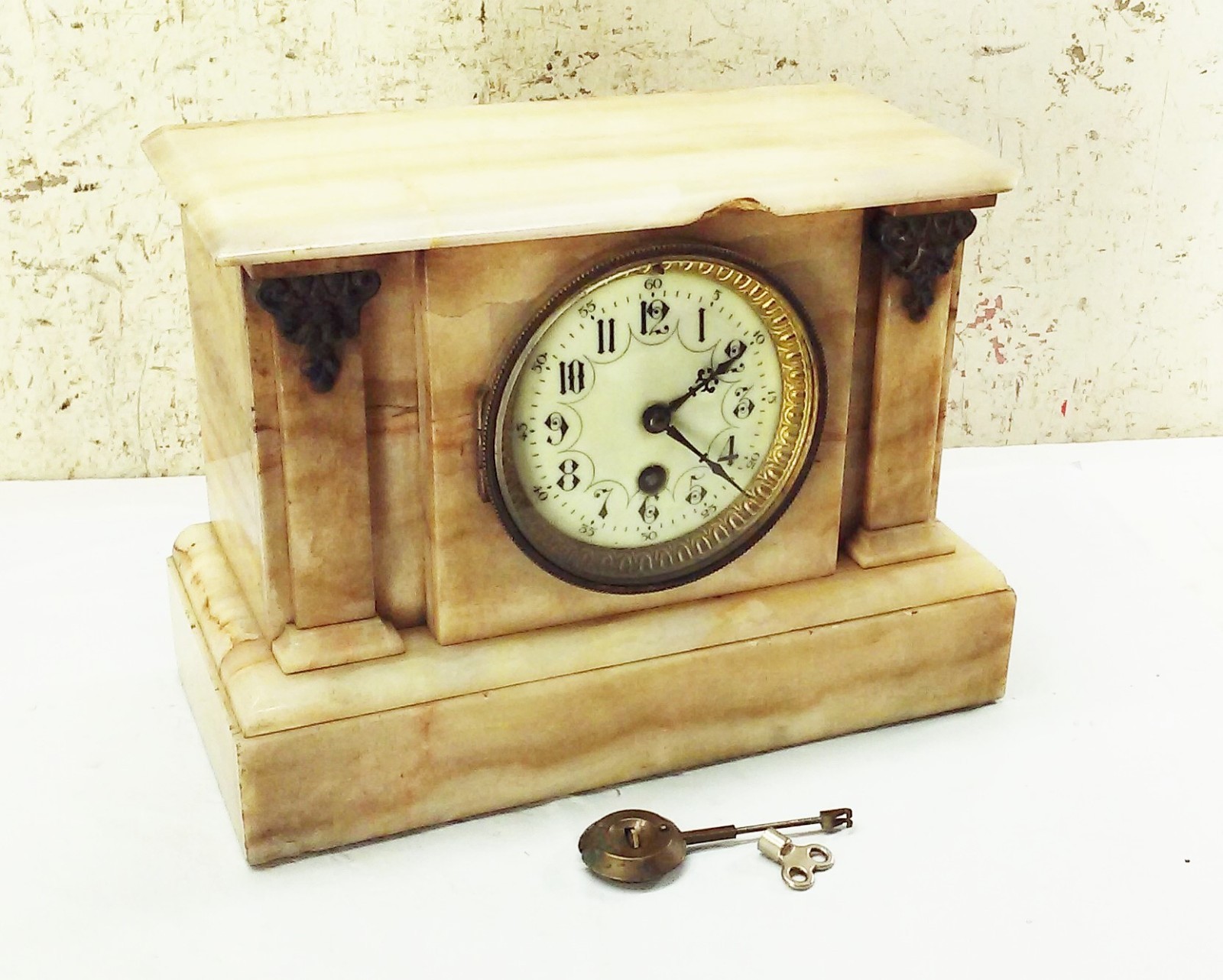 Vtg antique Onyx Marble case wind up mechanical shelf mantel clock 