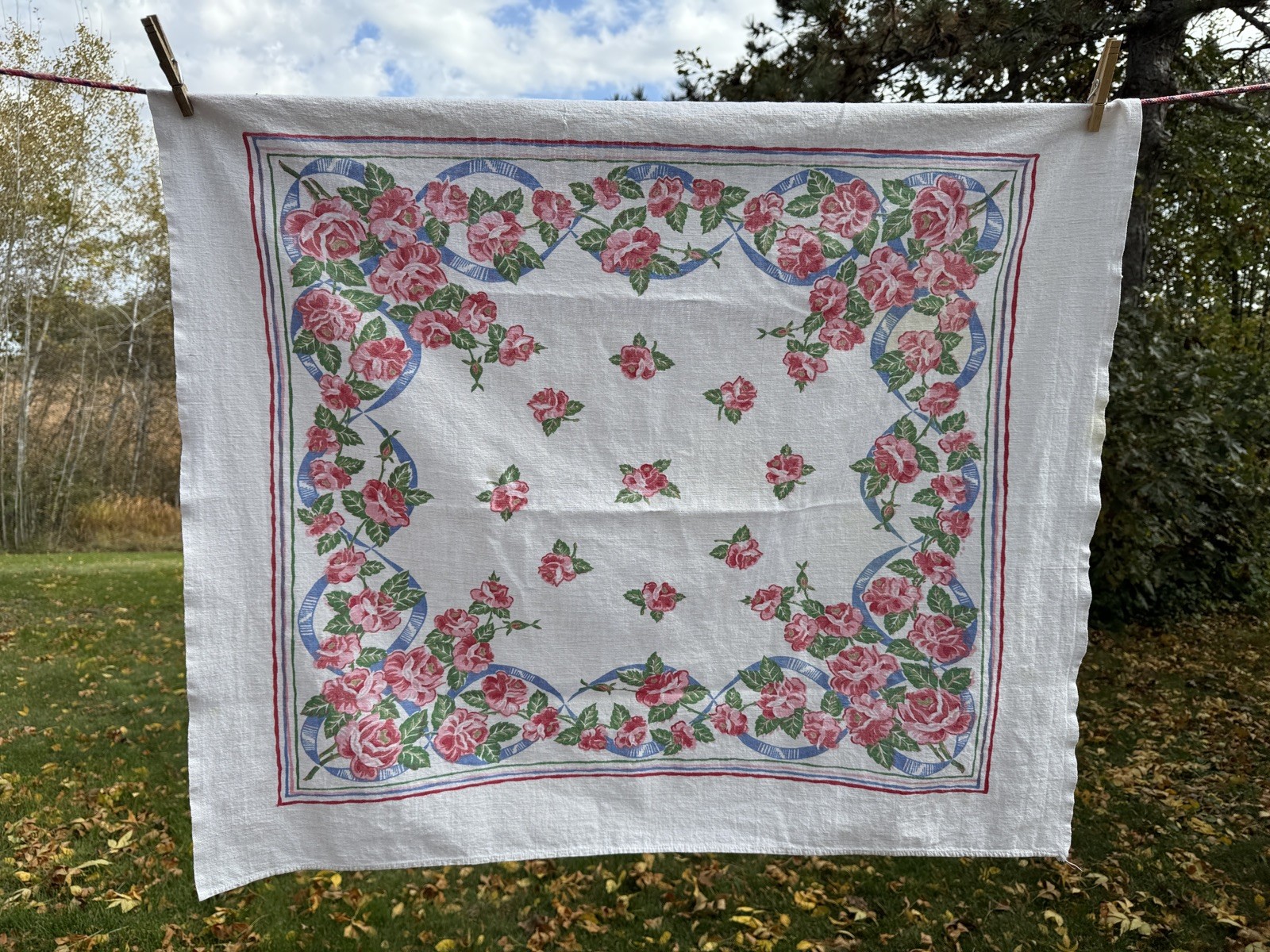 Vintage 1940S 50S Tablecloth White Pink Blue Floral About 31x36” ￼