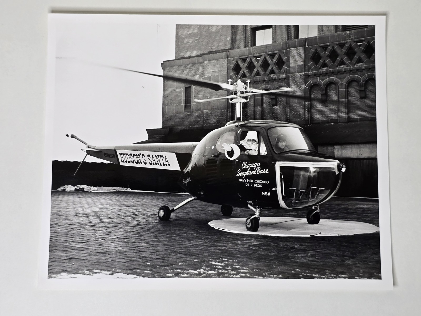Hudson\'s Santa Bell 47B Helicopter Chicago Navy Pier 1950 Archive Photo 8x10