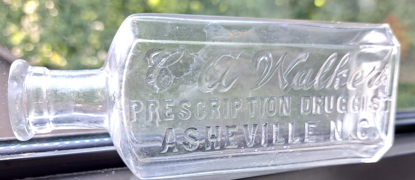C A WALKER PRESCRIPTION DRUGS ASHEVILLE NC GLASS MEDICINE PHARMACY BOTTLE 5 1/2