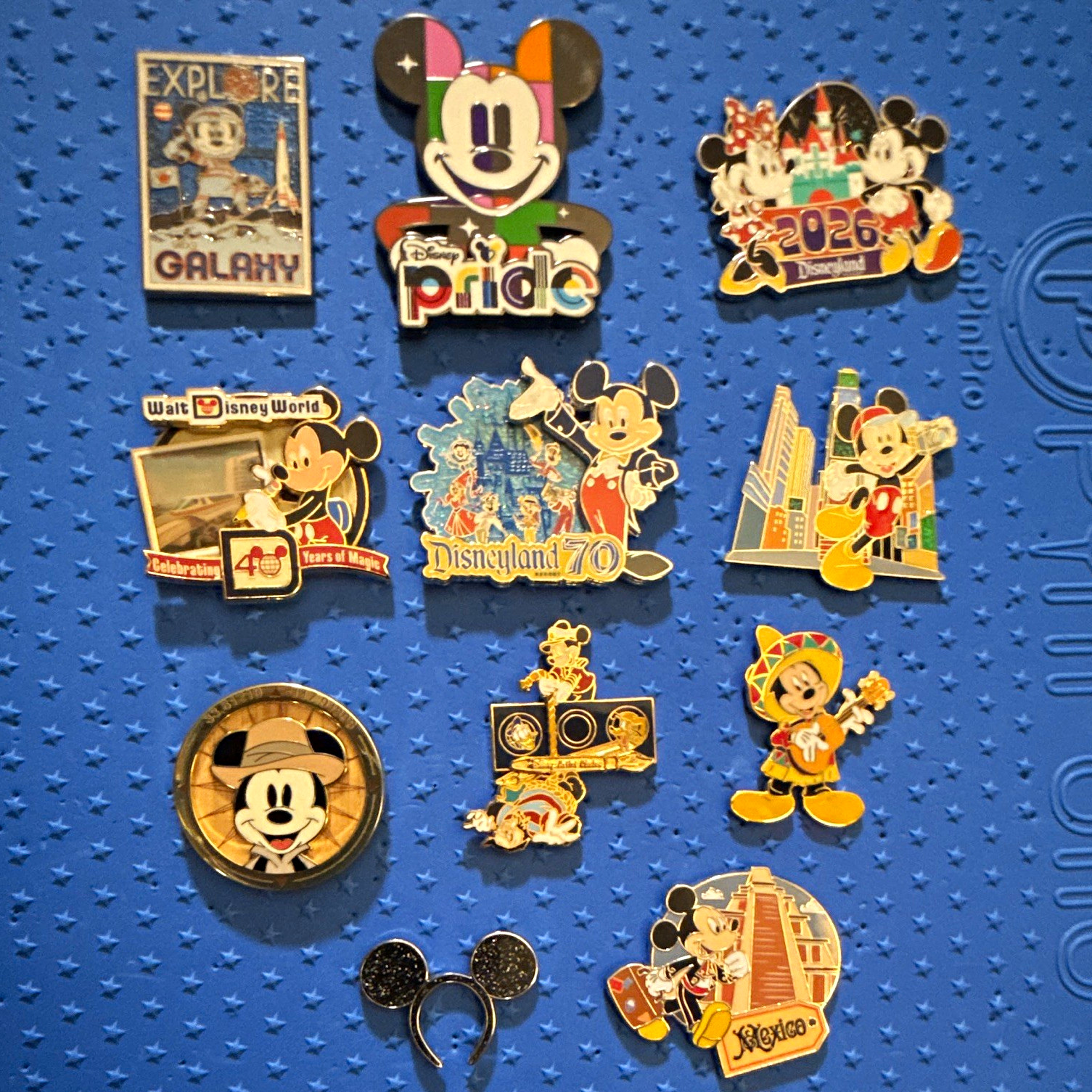 11 Deluxe Disney Mickey Mouse Pin Set Disneyland Exclusive Lot