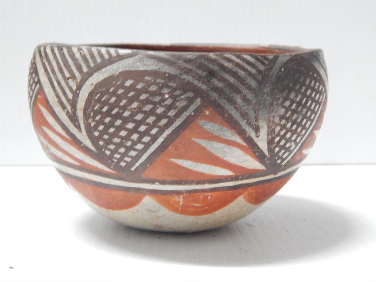 ANTIQUE c1920s ISLETA PUEBLO INDIAN FOOD BOWL - EARLY CLASSIC DESIGN