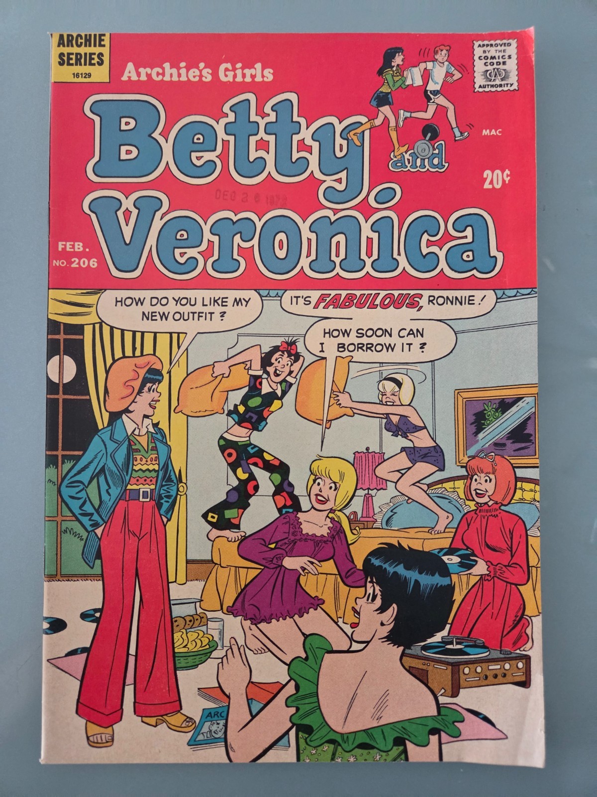 ARCHIE'S GIRLS BETTY AND VERONICA #206 (1973) ARCHIE COMICS SLEEPOVER MOD