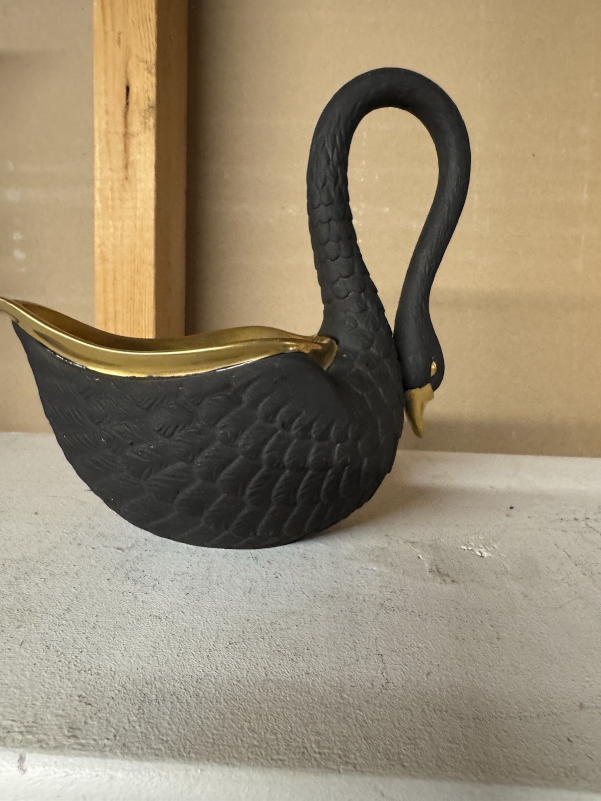 L'Objet Swan Bowl Medium Black L’OBJET discover that luxury by what it is worth.