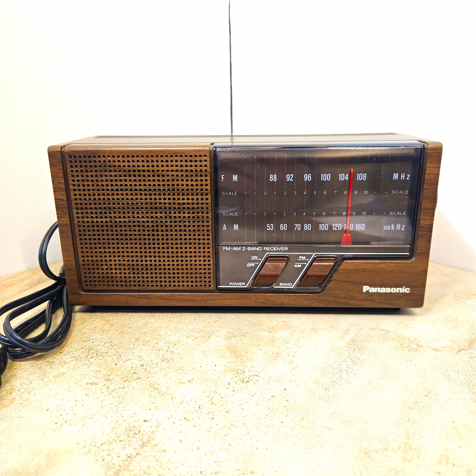 Panasonic FM/AM 2 Band Receiver Radio Wood Grain Model RE-6266 Vintage