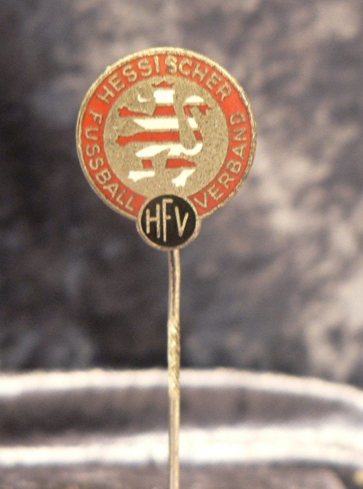 FUSSBALL: HESSISCHER FUSSBALL VERBAND H F V, emaillierte ANSTECKNADEL, Metall