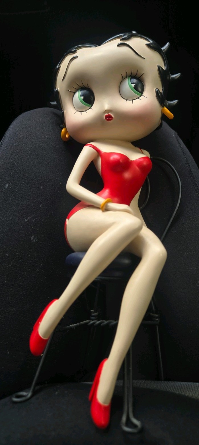 Extremely Rare Betty Boop in Red Dress Sitting on Black Metal Chair Figurine D2
