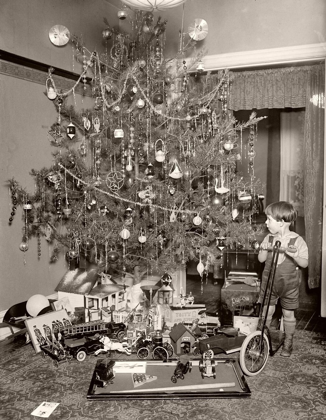 VINTAGE CHRISTMAS ANTIQUE STYLE TREE WINTER PHOTO - 4x6 Glossy Printed Photo