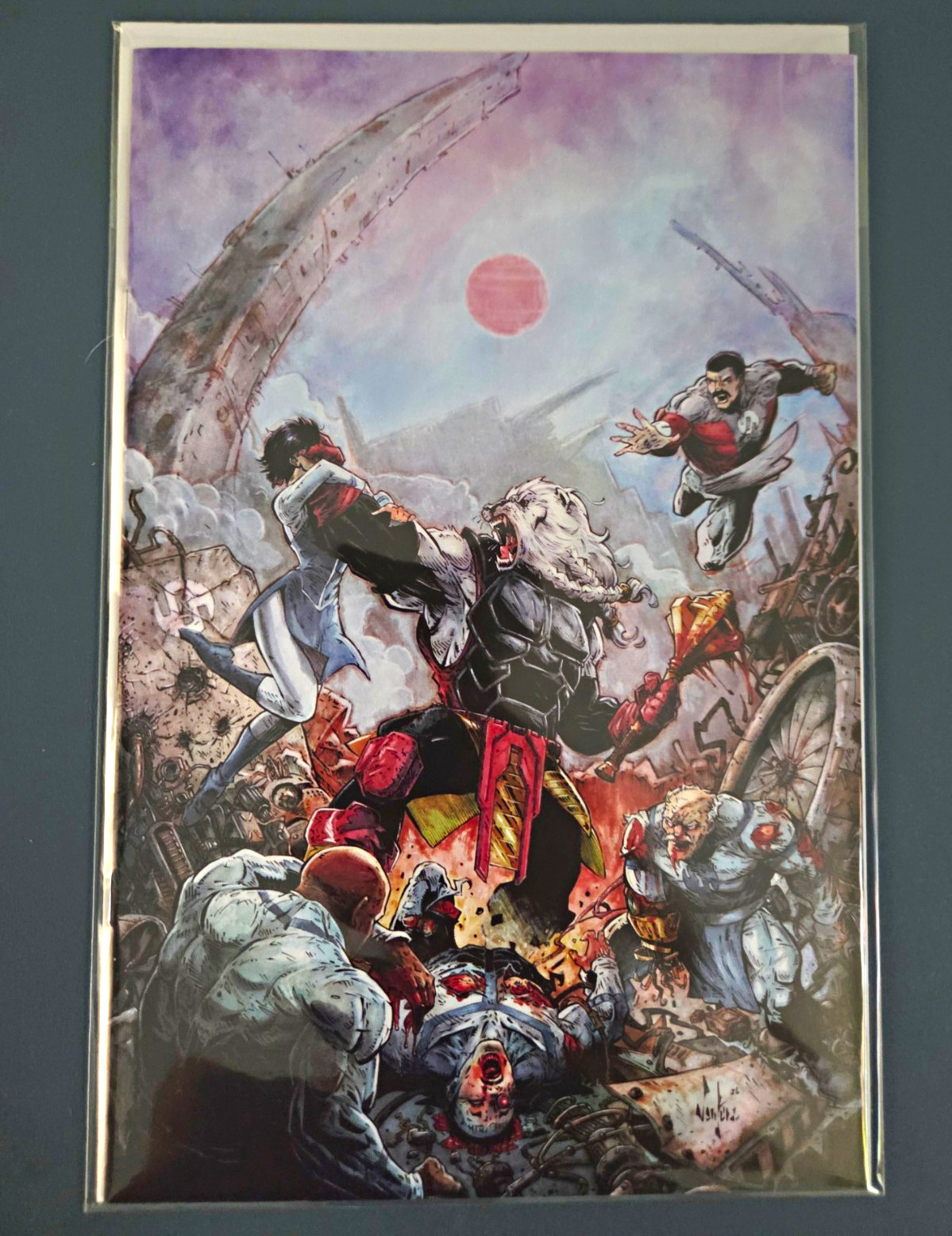 Invincible Universe Battle Beast #10 COA 615/999 Virgin Variant SDCC