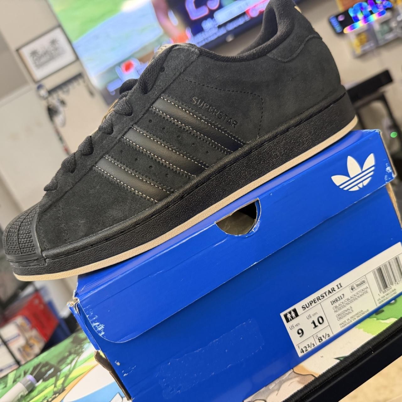 Black Adidas Superstar sneakers in US 9 #superstar #classic
