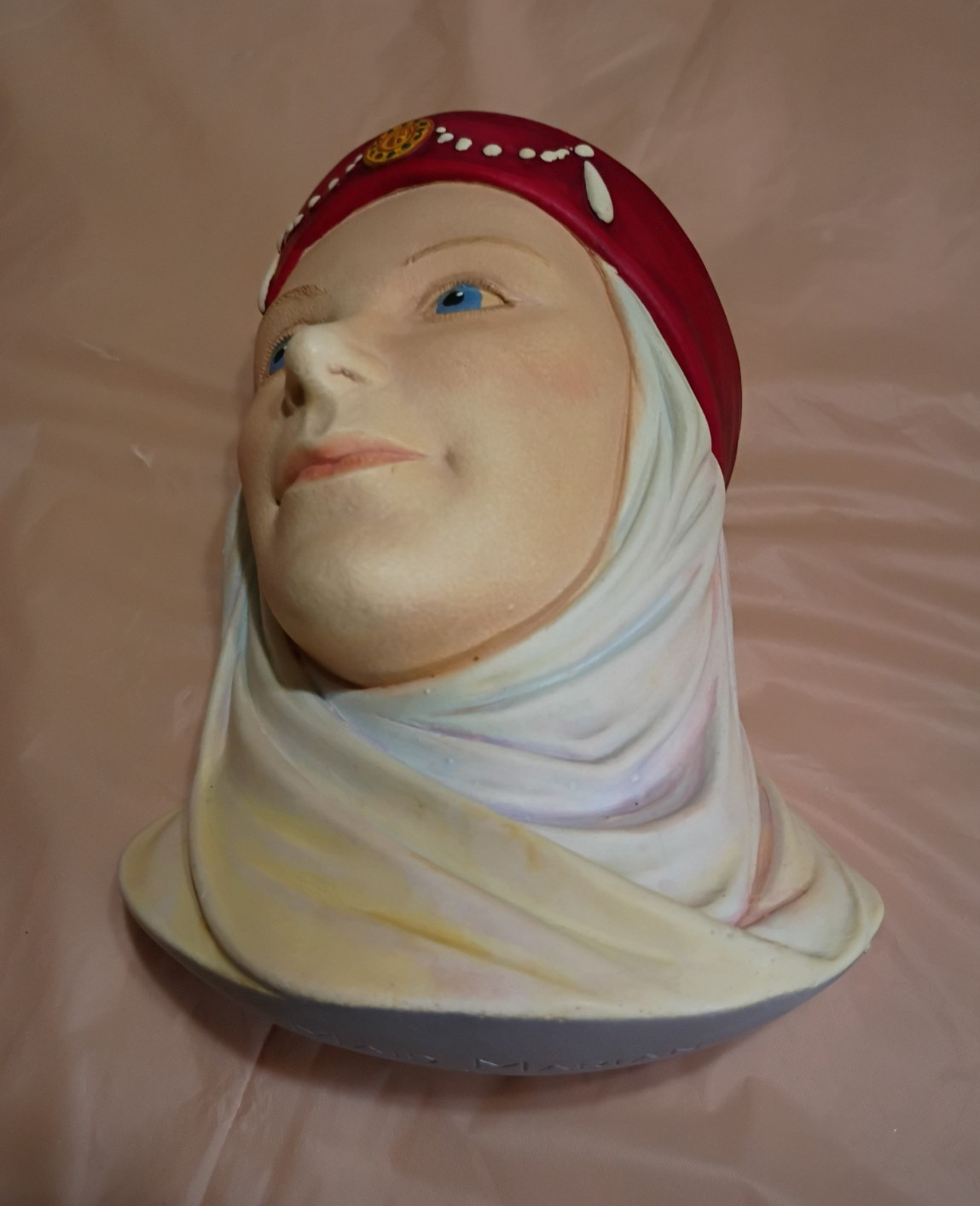 LEGENDS PRODUCTS CHALKWARE MAID MARIAN 1988 VINTAGE WALL BUST MADE ENGLAND