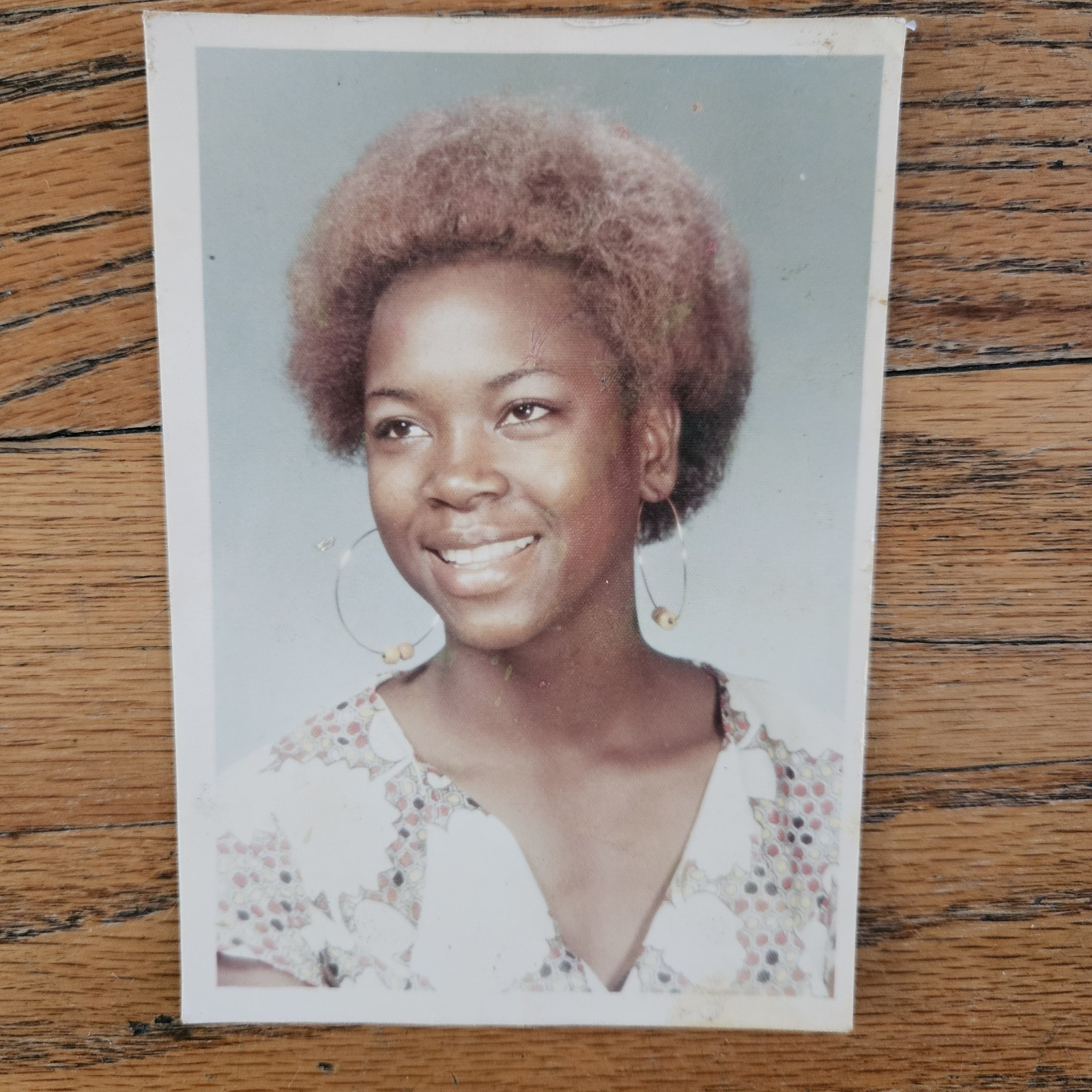 VINTAGE 1970\'S PORTRAIT PHOTO OF PRETTY AFRICAN AMERICAN HIGH SCHOOL TEEN WOMAN