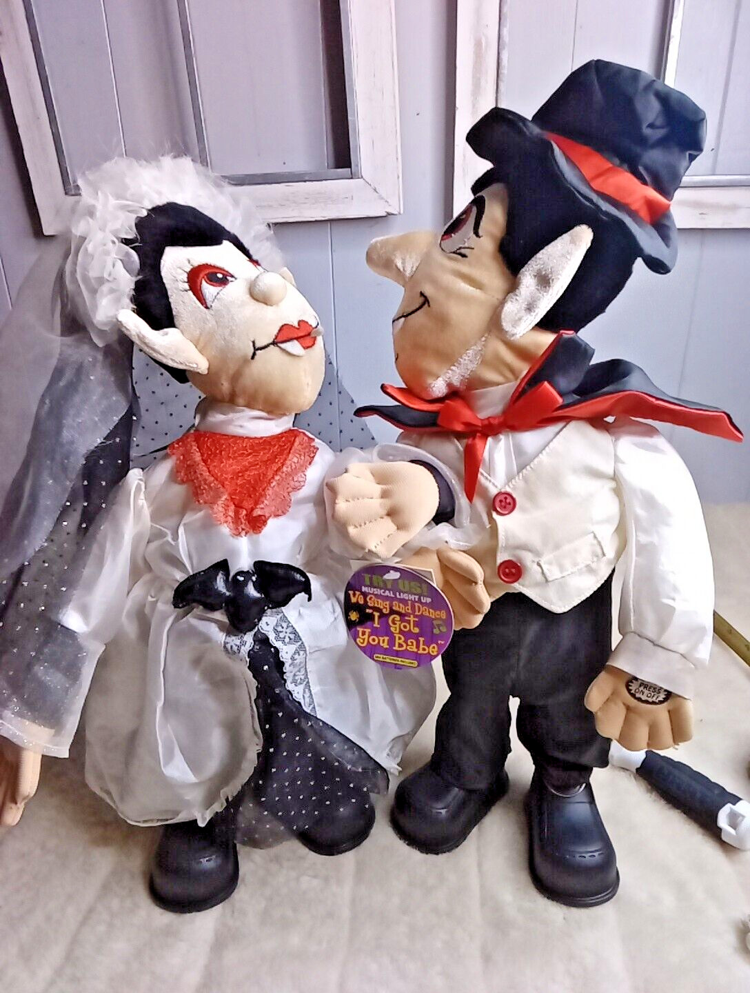 Vtg Dan Dee Bride & Dracula ANIMATED HALLOWEEN DANCES & SINGS “I GOT YOU BABE” 