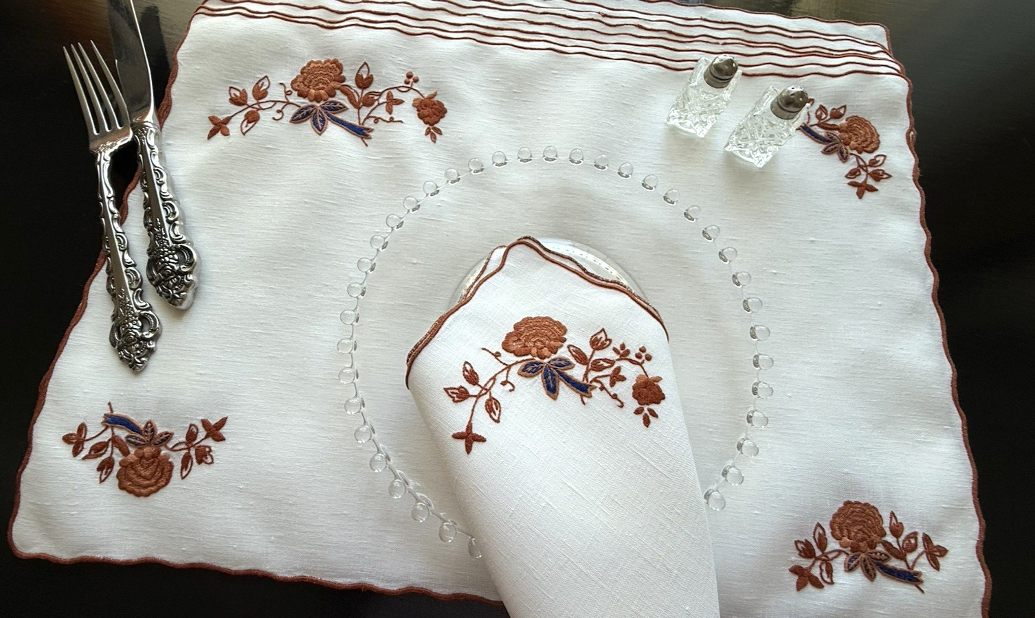 Vintage Madeira Linen Hand Embroidered  Placemats Napkins Set for 6 ( 12 pc )