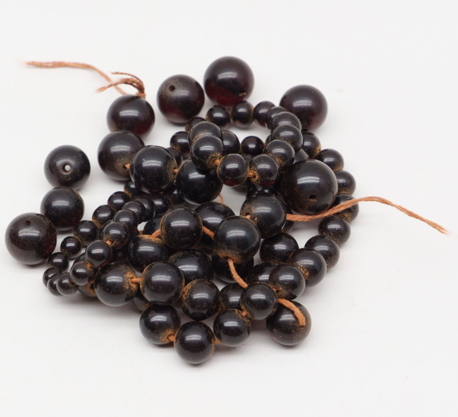 Loose Unstrung Dark 'Black' Cherry Red Bakelite Round Beads Vintage Antique