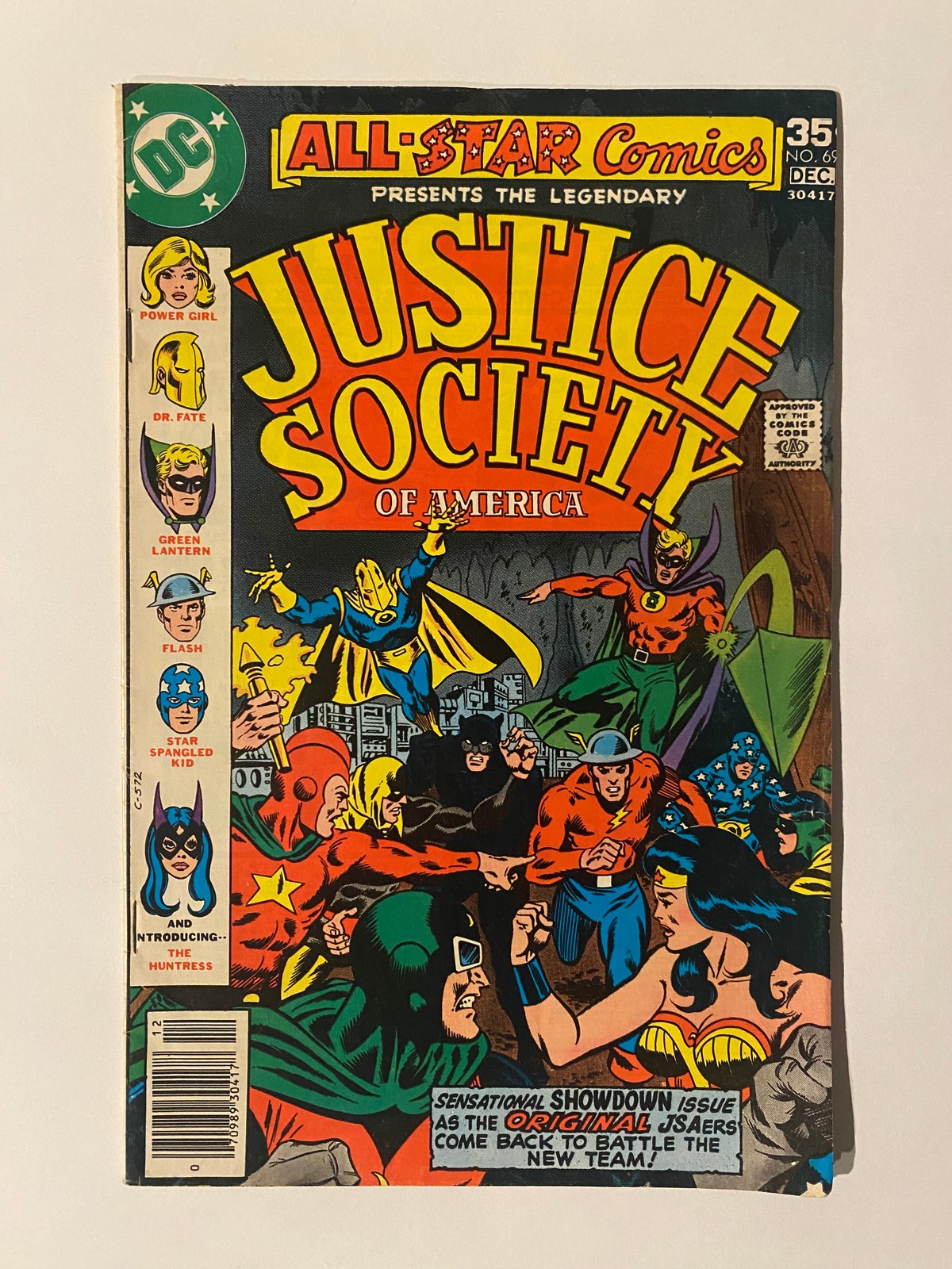 DC\'s All-Star Comics (1977) featuring JSA, issues 68, 69 - 1st cam. The Huntress
