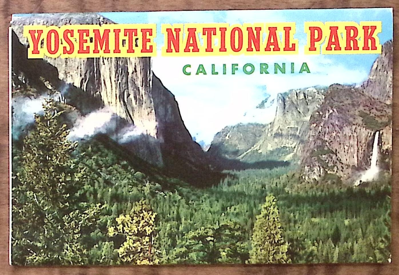 1960s YOSEMITE NATIONAL PARK CALIFORNIA 14 VIEWS FOLD OUT SOUVENIR BOOKLET Z6352